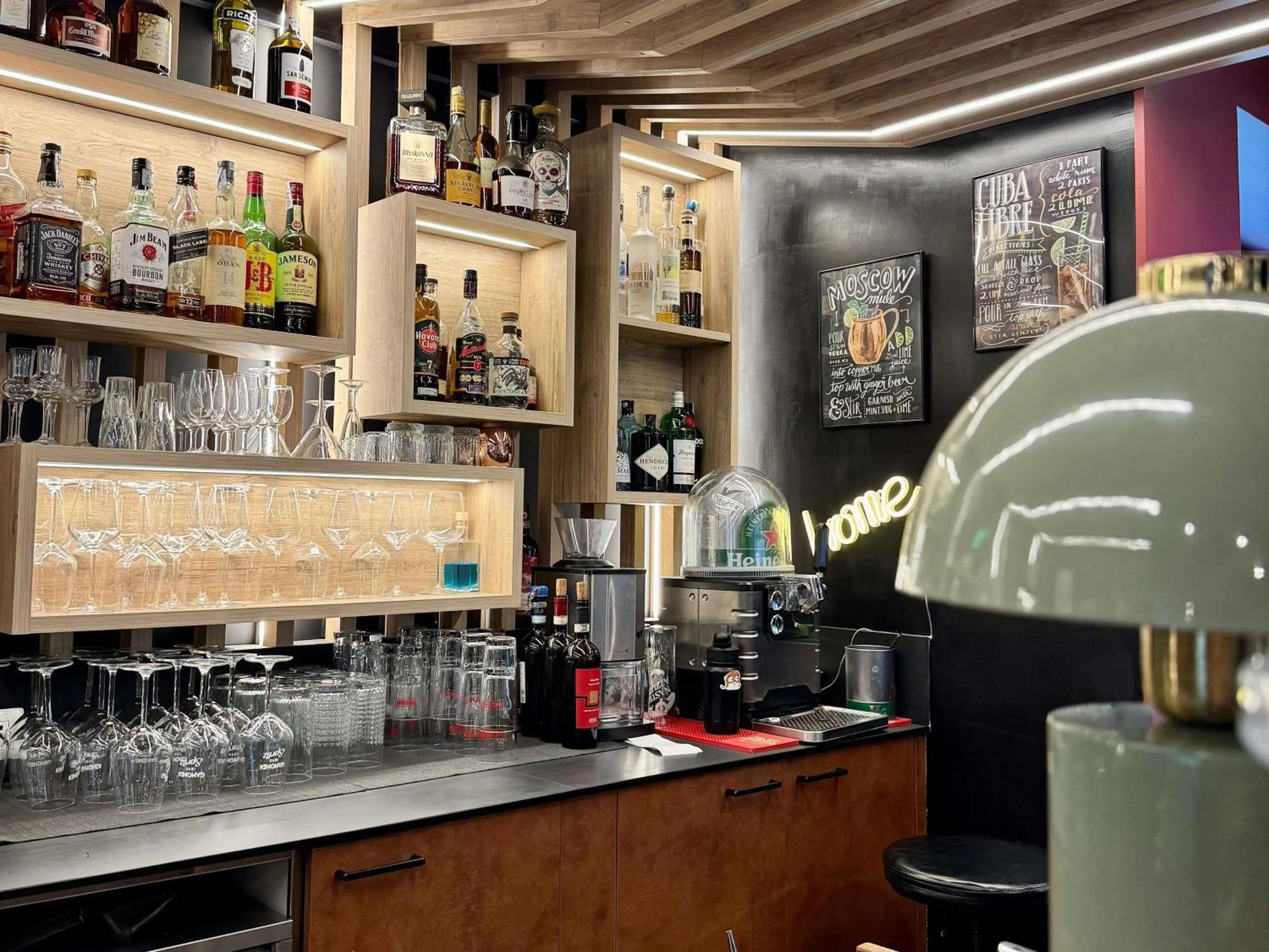 Lounge or bar in Mercure Roma Cinecittà