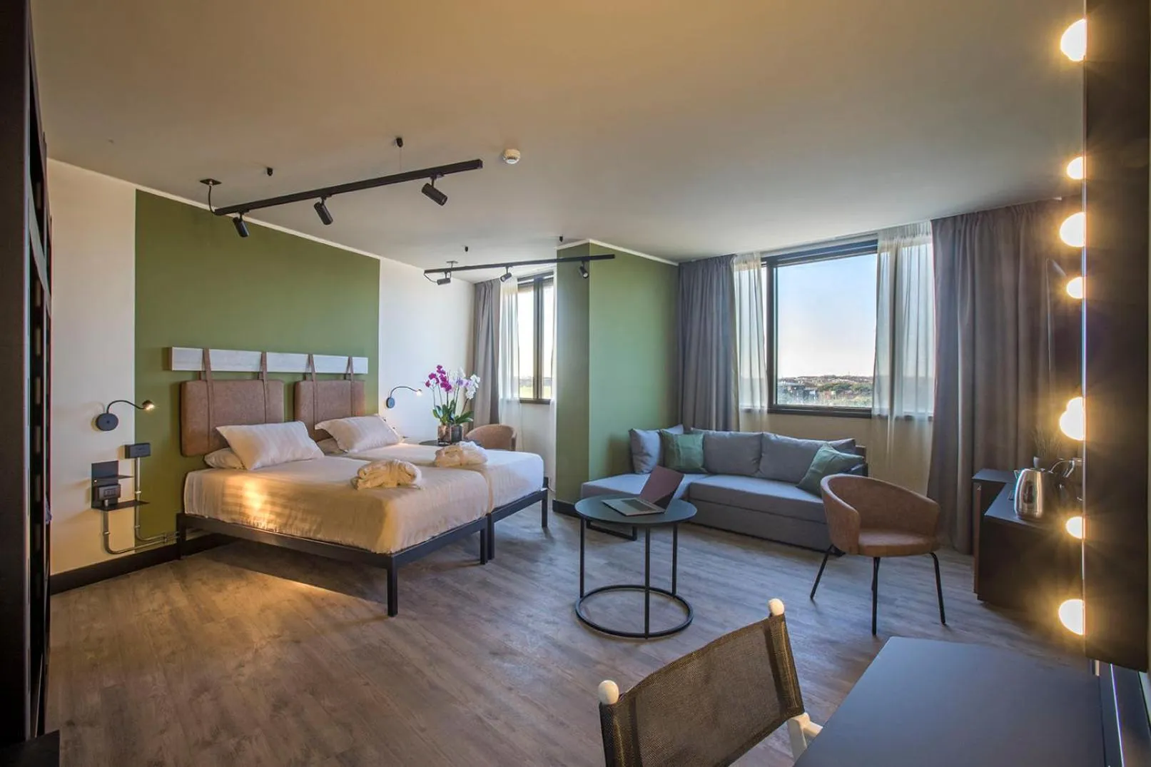 Photo of the whole room, Bed in Mercure Roma Cinecitta