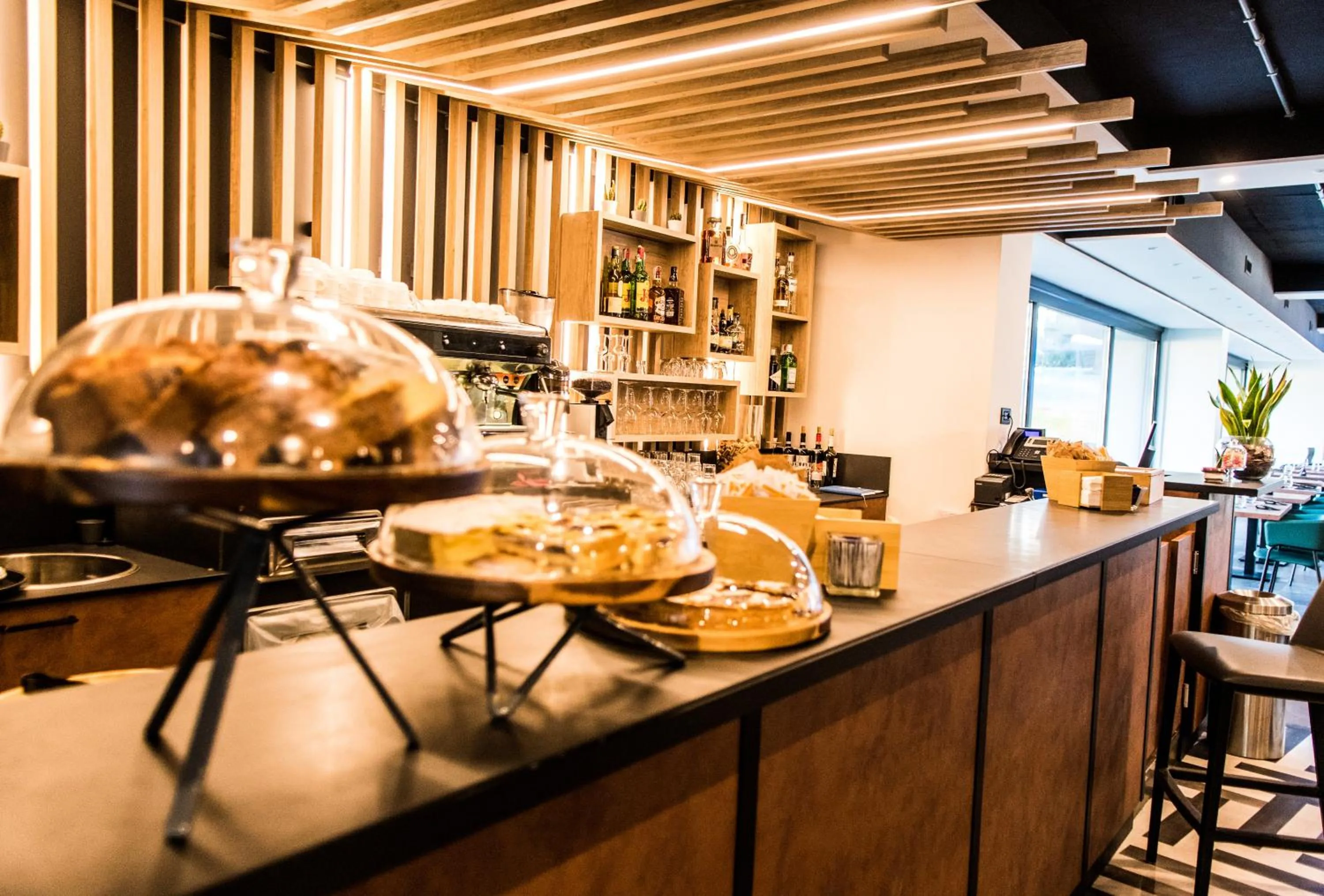 Lounge or bar in Mercure Roma Cinecitta