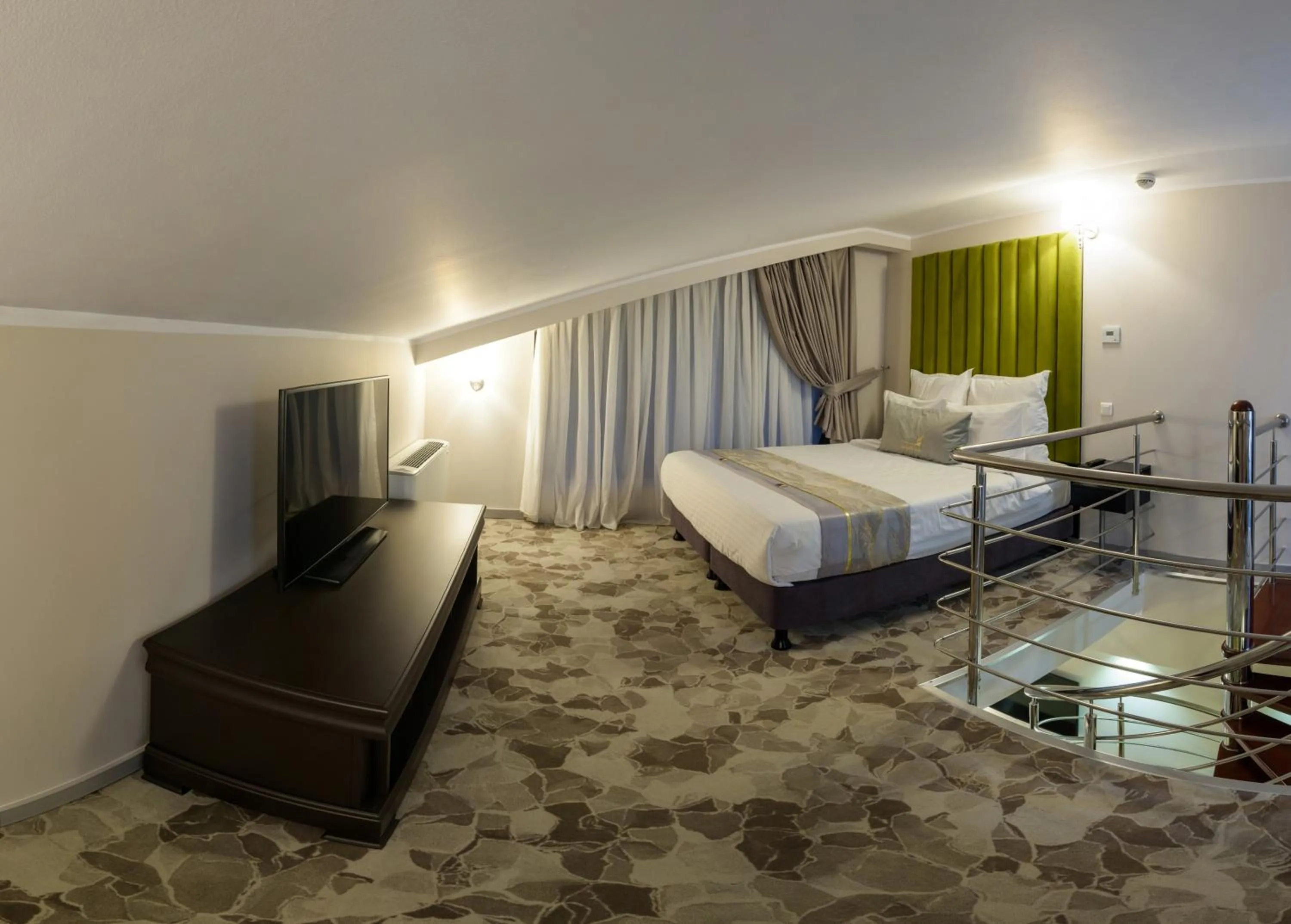 Bed in HOTEL CARPAT INN