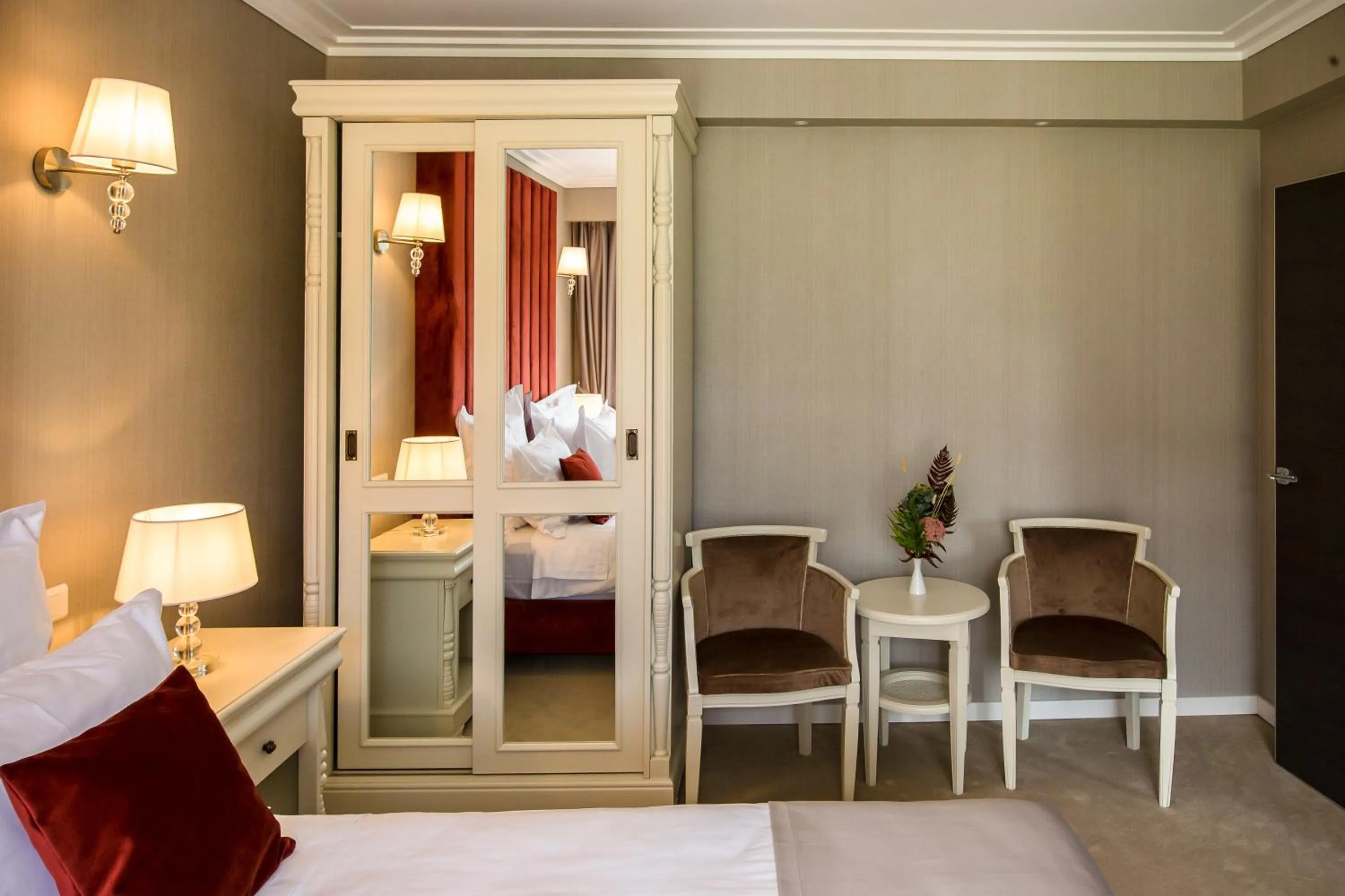 Photo of the whole room in HOTEL CARPAT INN