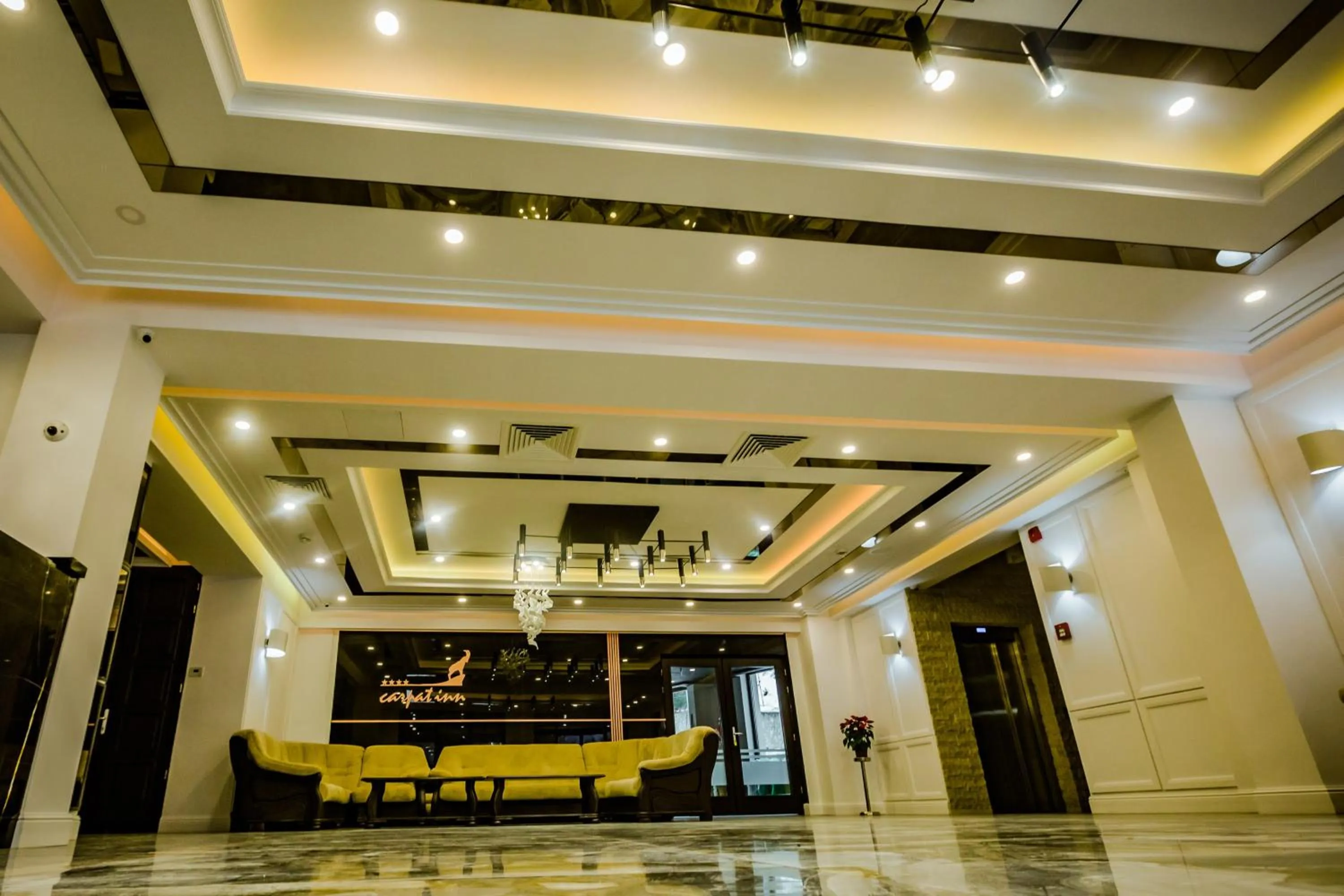Lobby or reception in HOTEL CARPAT INN