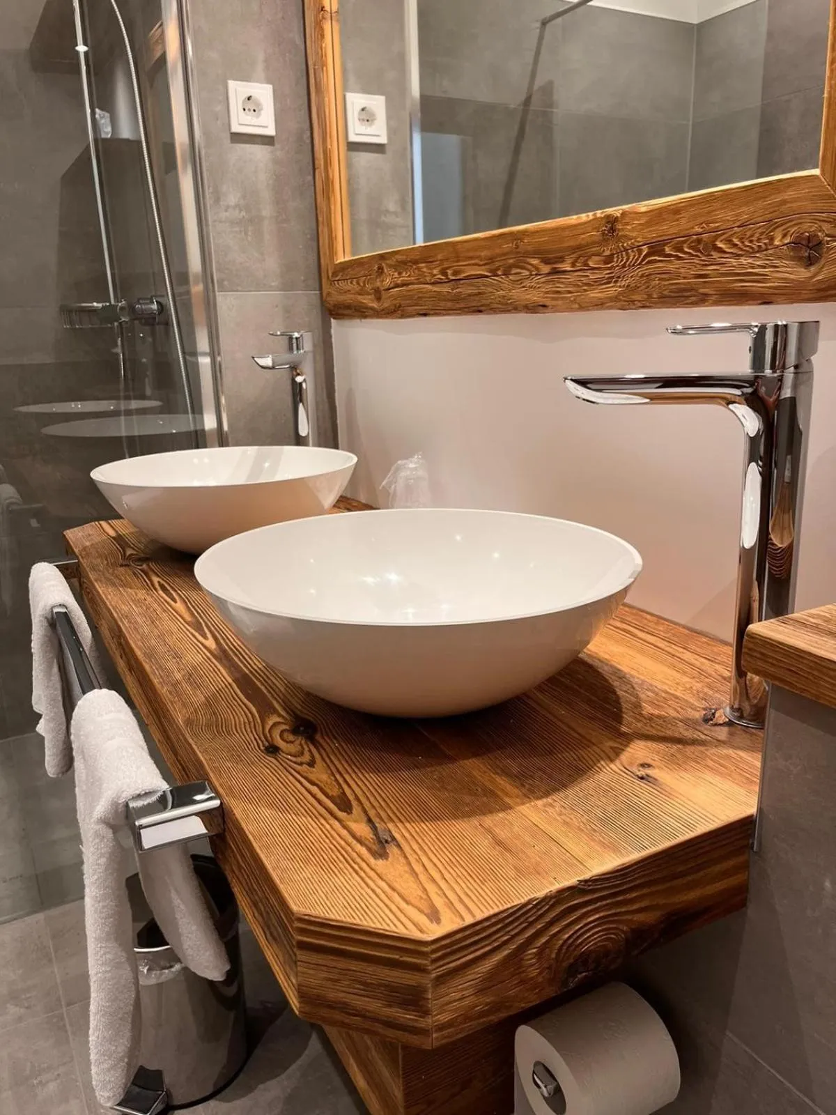 Bathroom in Hotel Almwirt