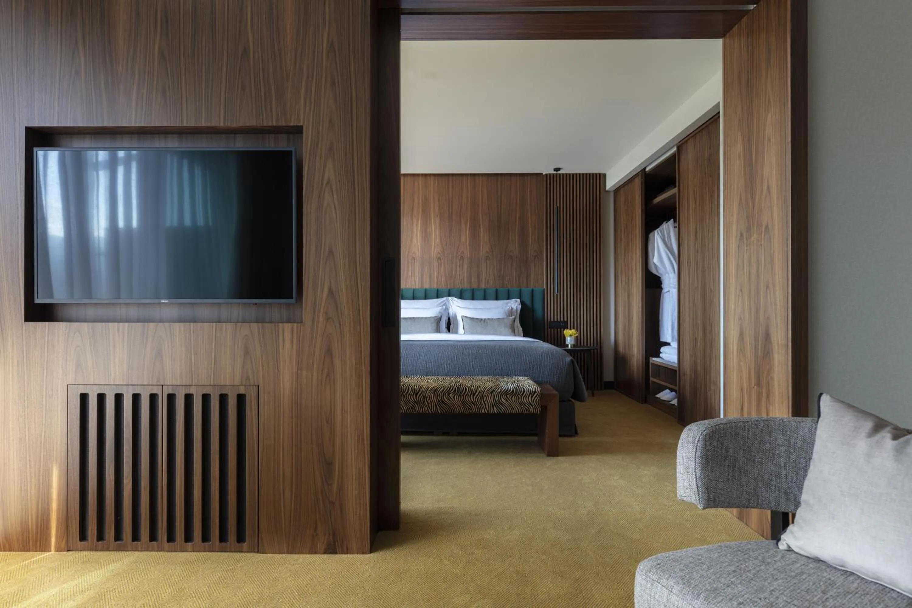 Bed in The Lynx Mountain Resort