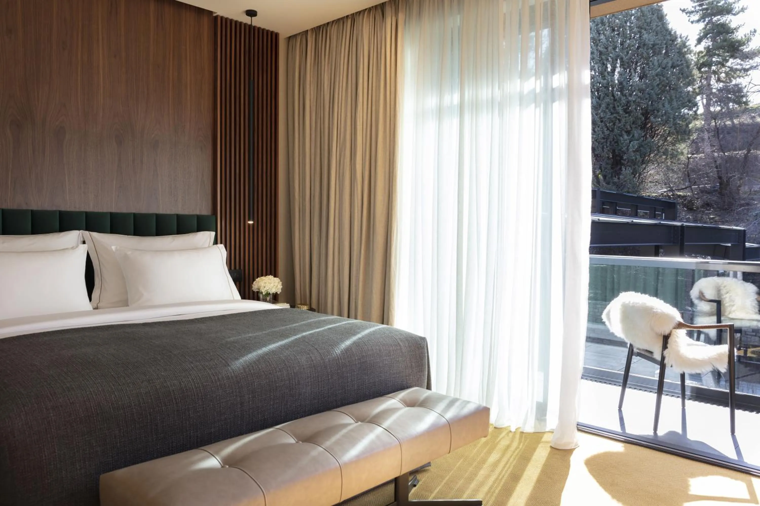 Bed in The Lynx Mountain Resort