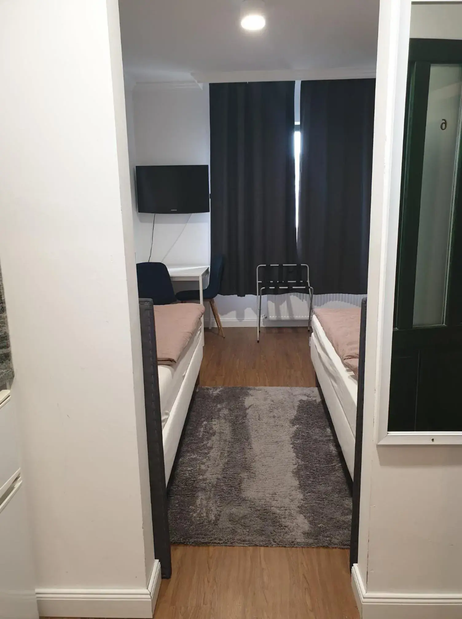 Twin Room with Bathroom - single occupancy in Éjjeli Bagoly Étterem és Panzió Twin Room with Bathroom - single occupancy in Éjjeli Bagoly Étterem és Panzió