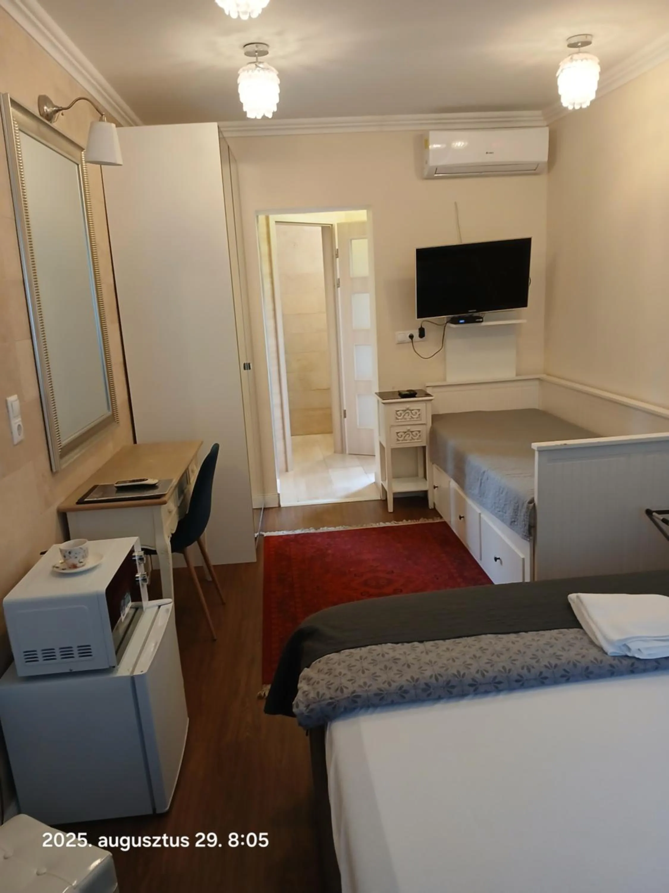 Photo of the whole room, Bed in Éjjeli Bagoly Étterem és Panzió