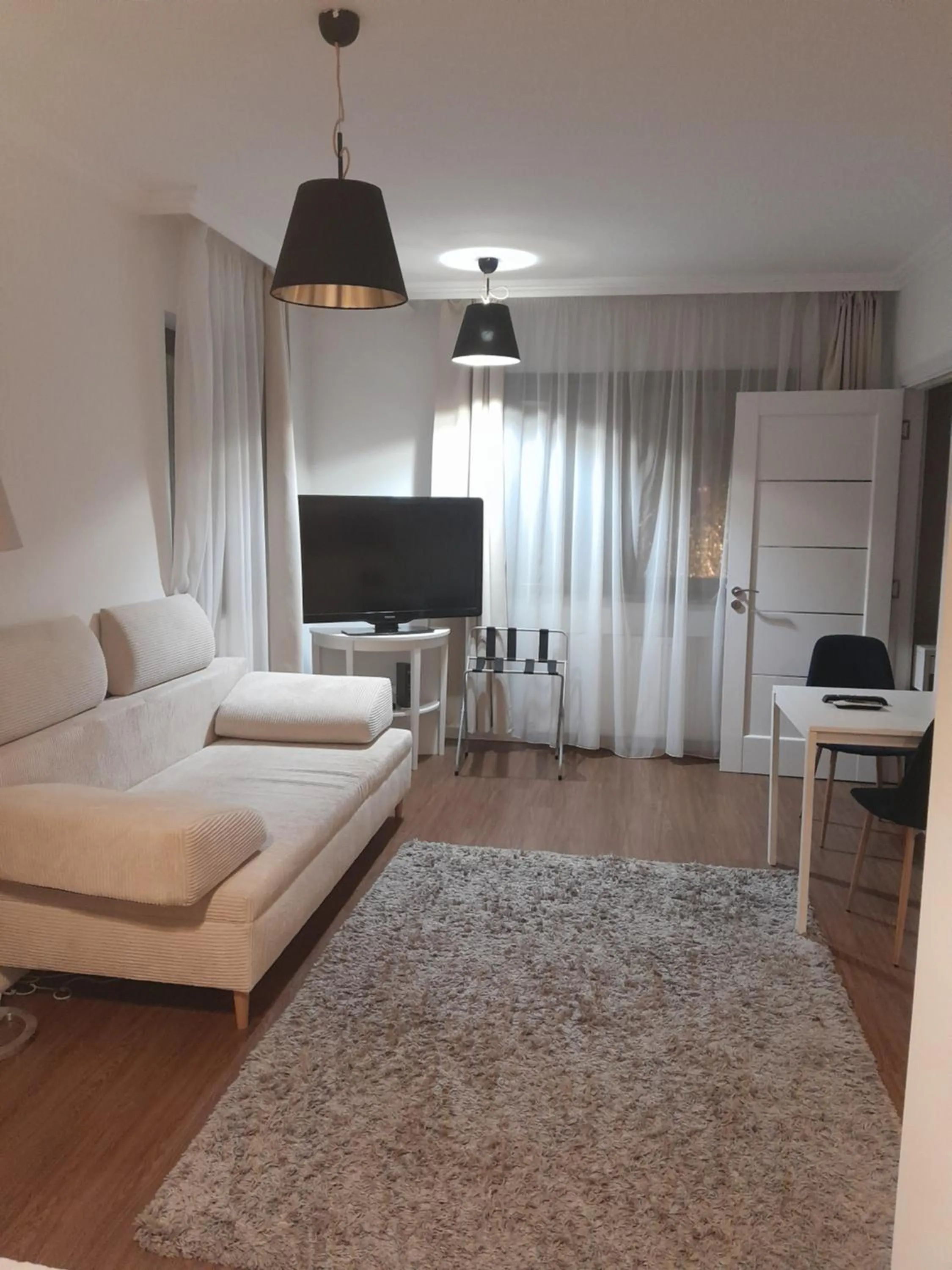 Seating area, Bed in Éjjeli Bagoly Étterem és Panzió