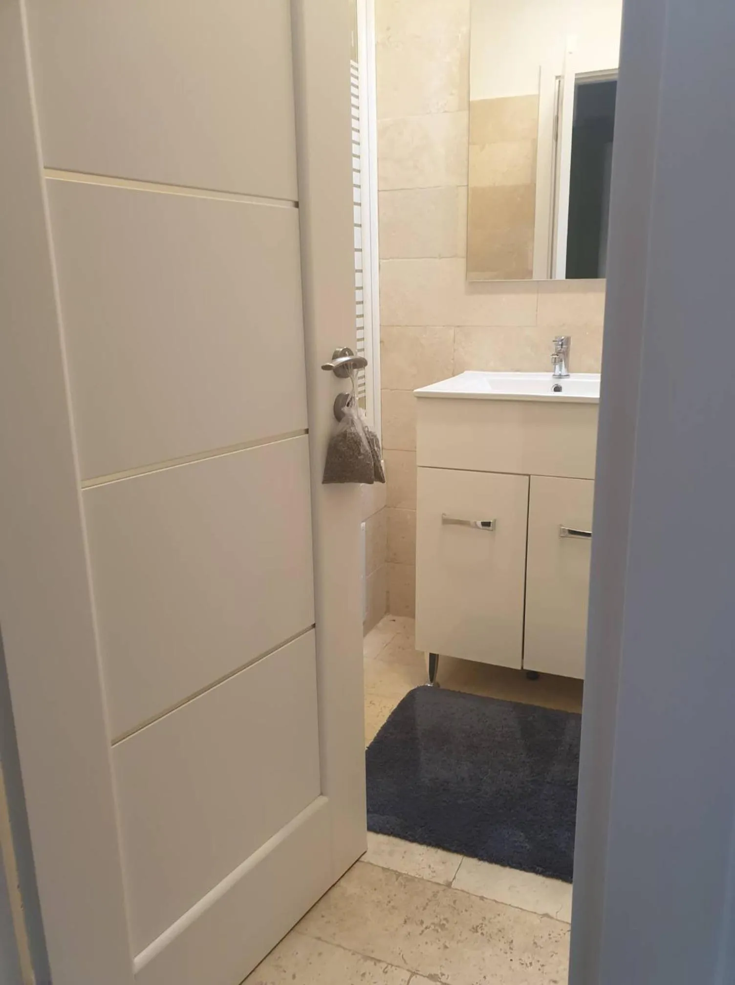 Bathroom in Éjjeli Bagoly Étterem és Panzió