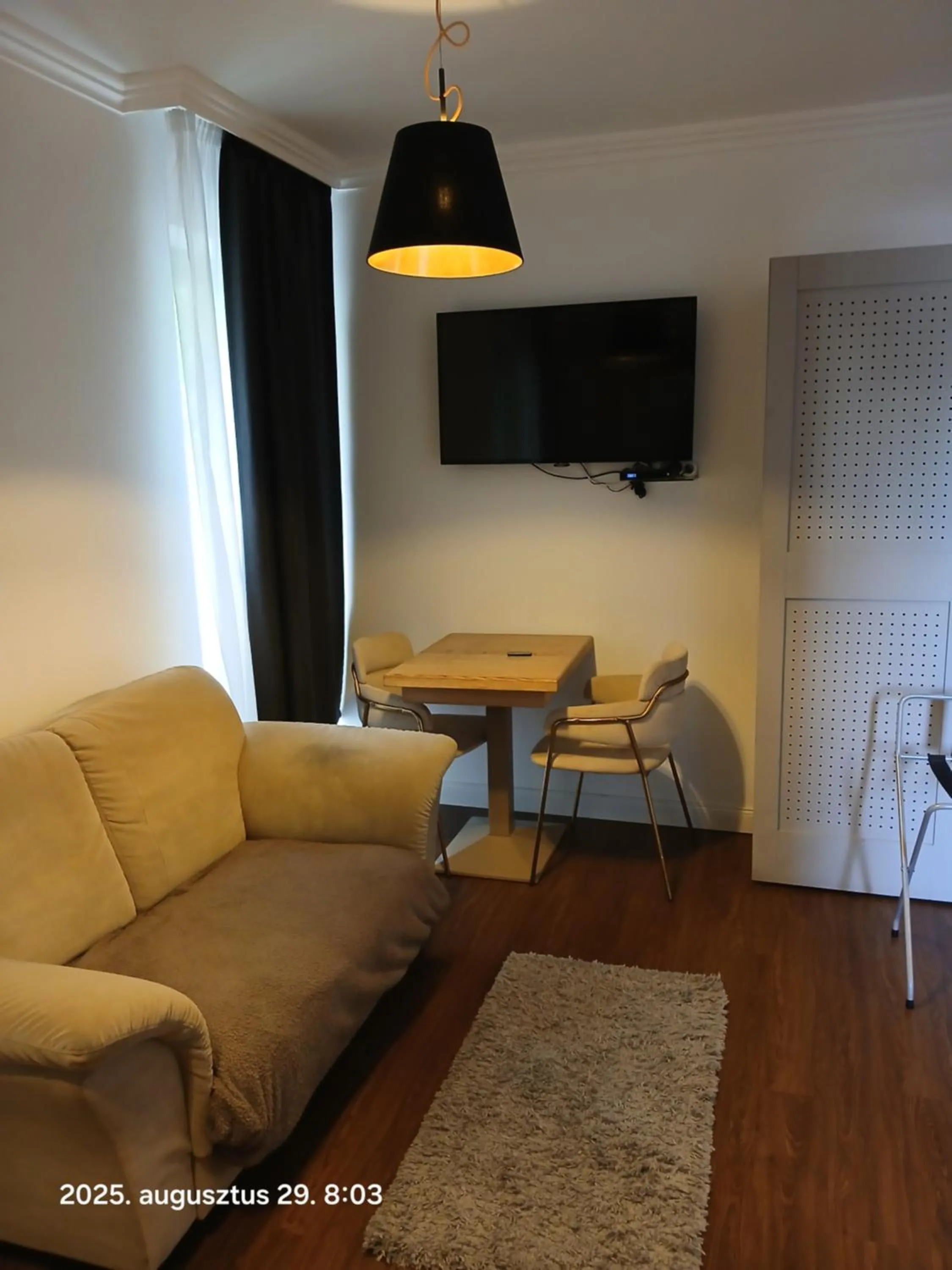 Seating area in Éjjeli Bagoly Étterem és Panzió