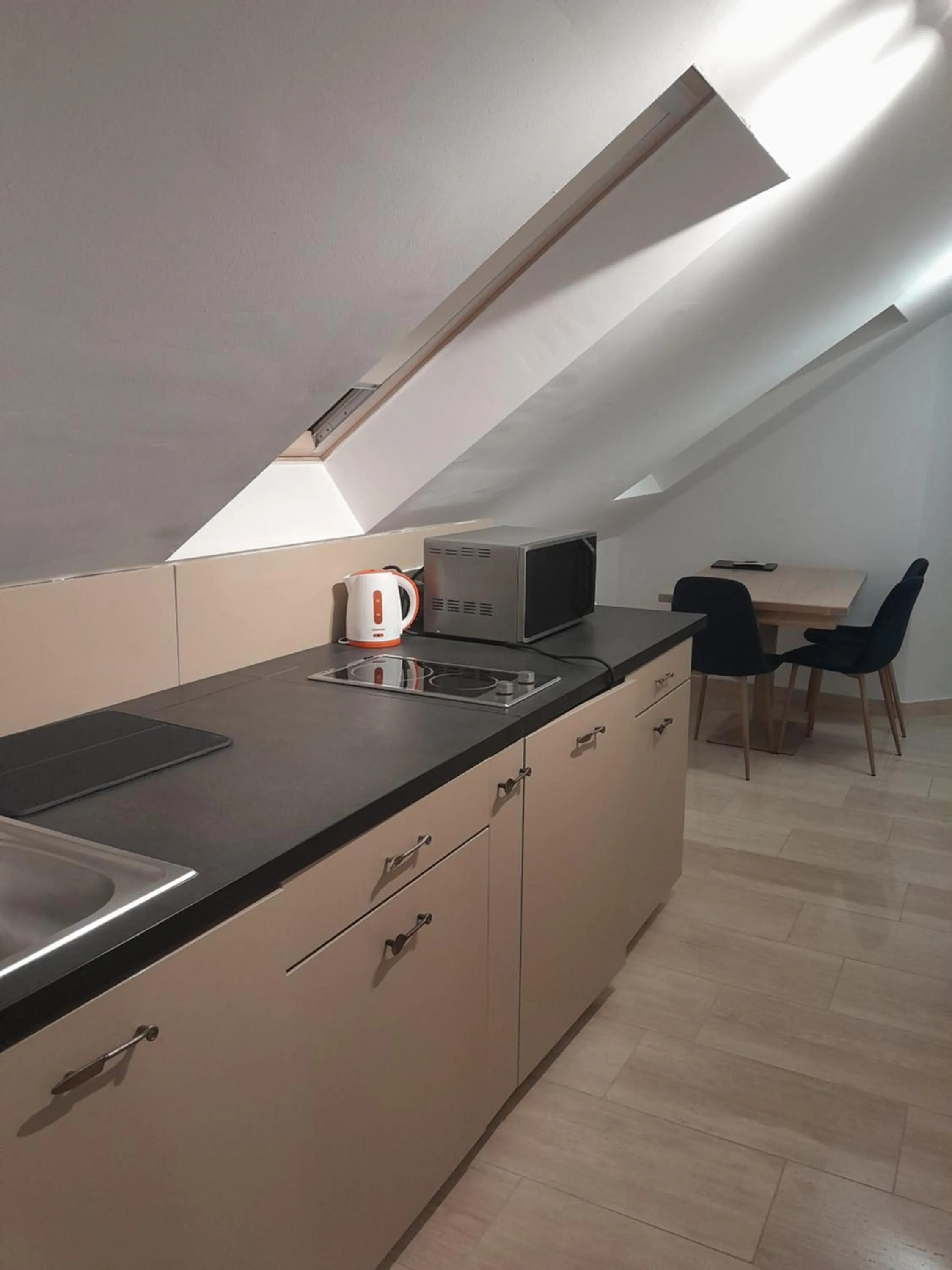 Kitchen or kitchenette in Éjjeli Bagoly Étterem és Panzió