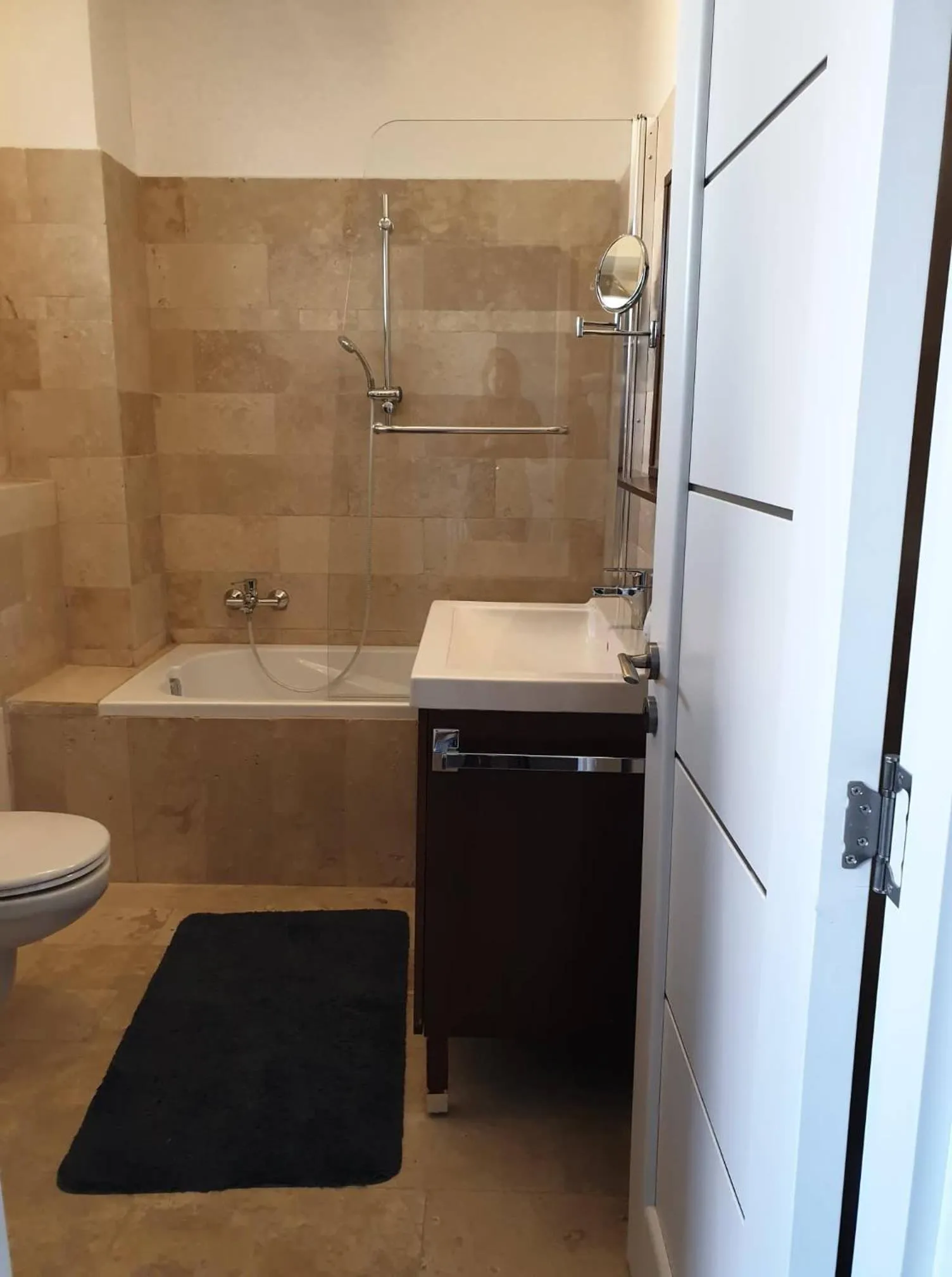 Bath in Éjjeli Bagoly Étterem és Panzió