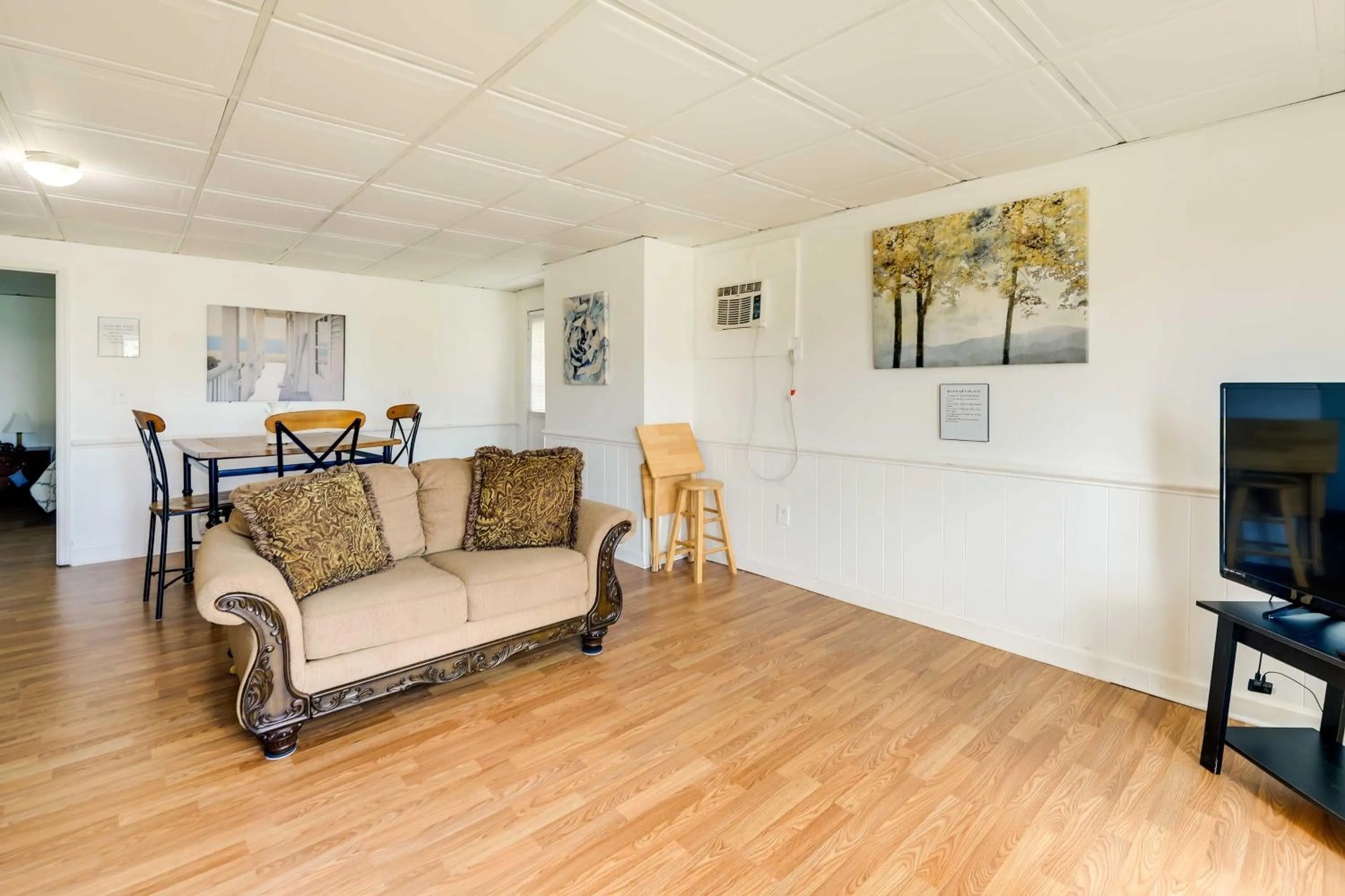 Hannahs Place - Quaint and Cozy Apt by the Beach!