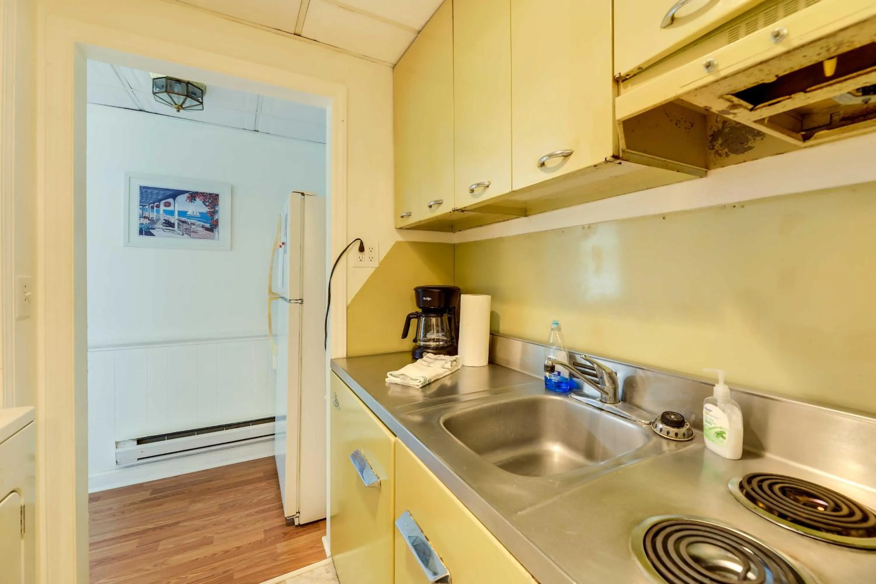 Hannahs Place - Quaint and Cozy Apt by the Beach!