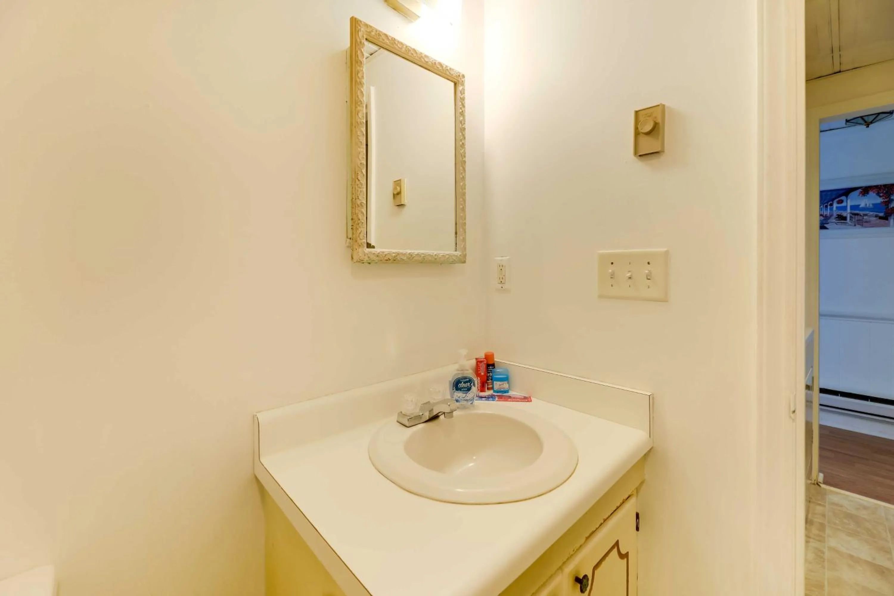 Hannahs Place - Quaint and Cozy Apt by the Beach!