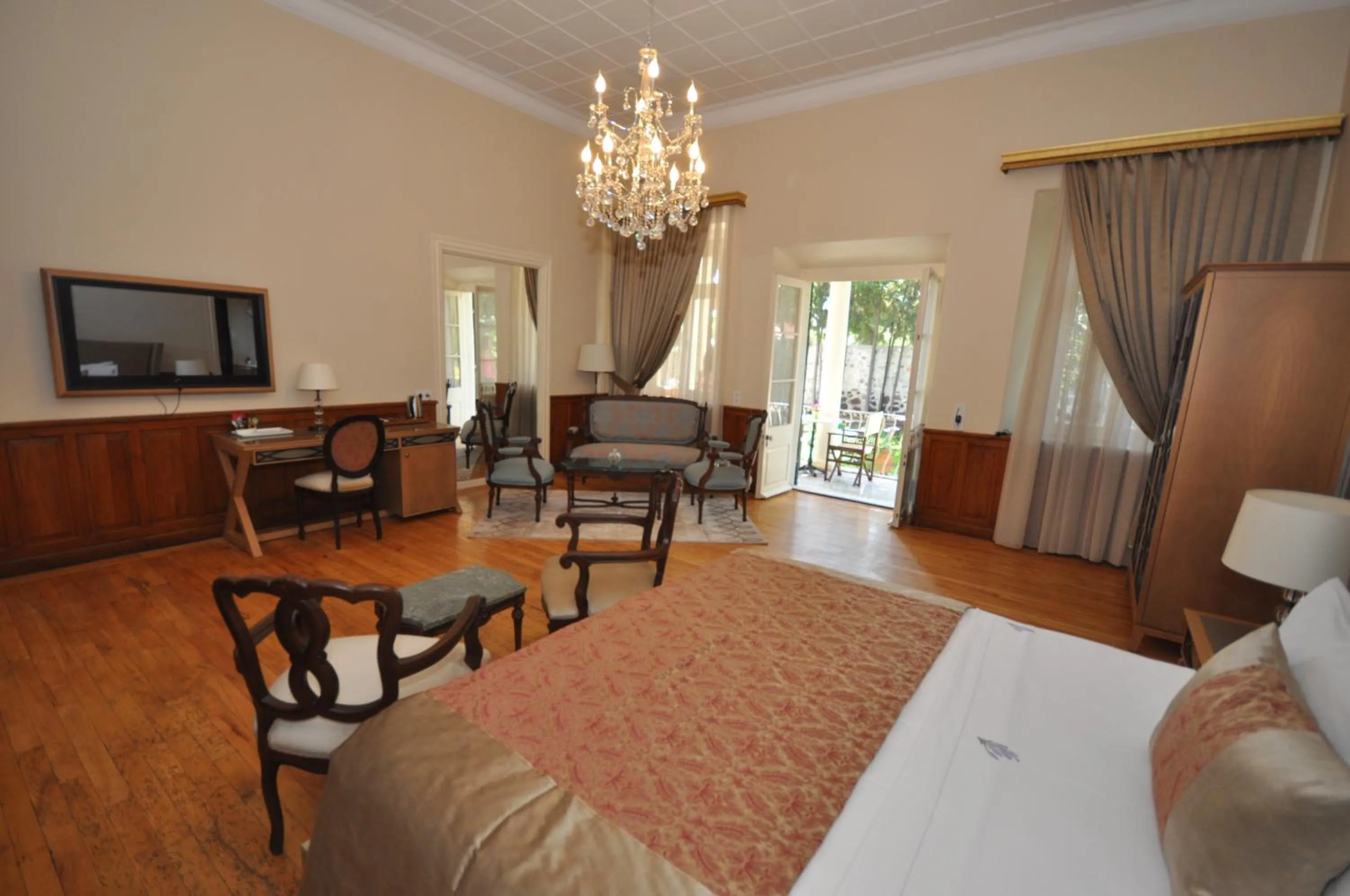 Photo of the whole room in Villa Levante