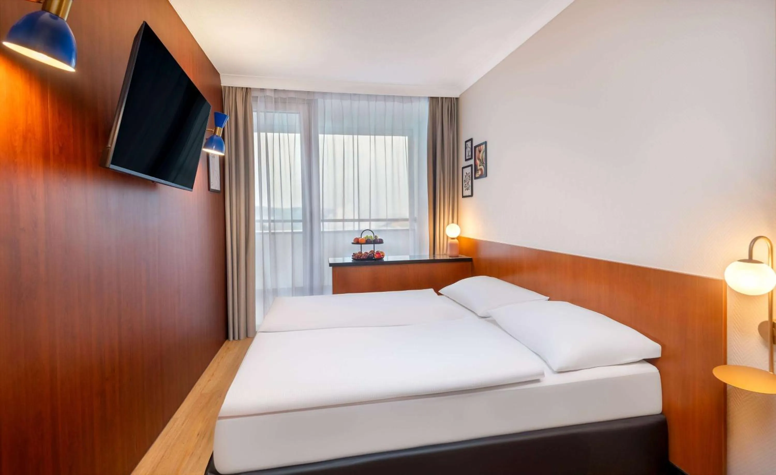 Photo of the whole room, Bed in Wyndham Garden Lahnstein Koblenz