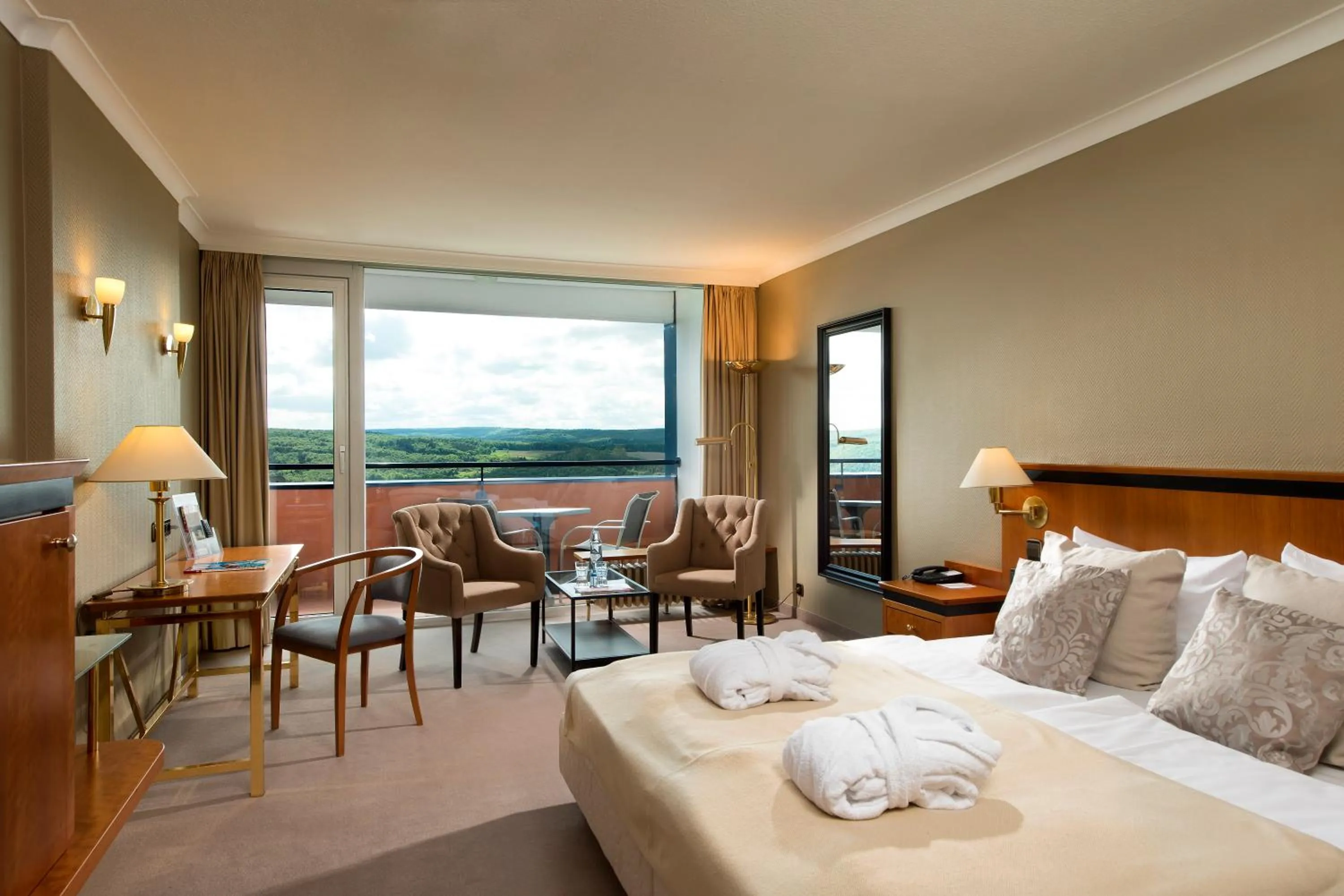 Bedroom, Bed in Wyndham Garden Lahnstein Koblenz