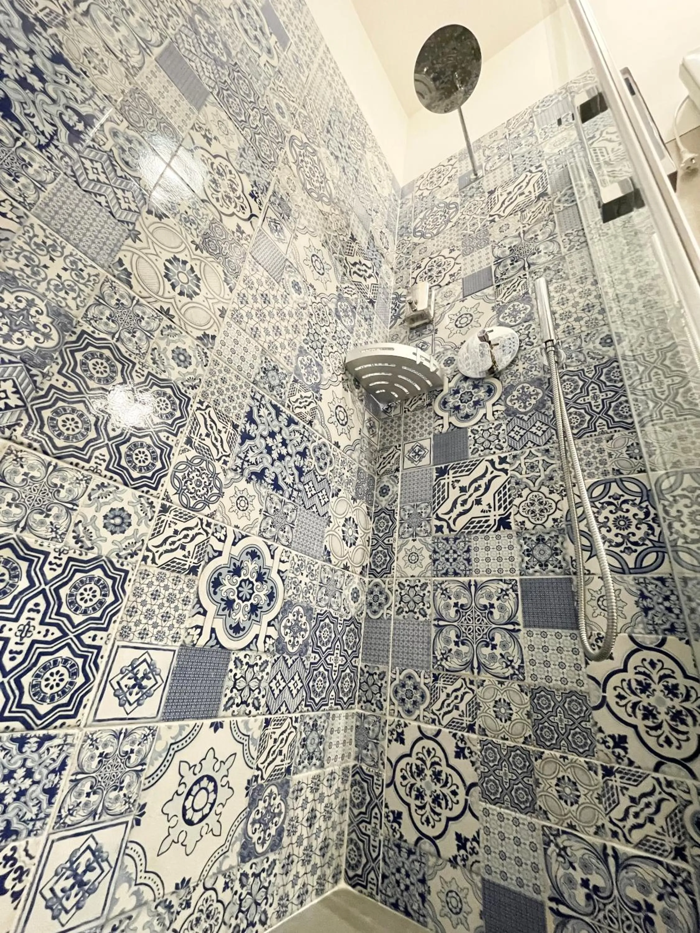 Shower in Dimore del Sud