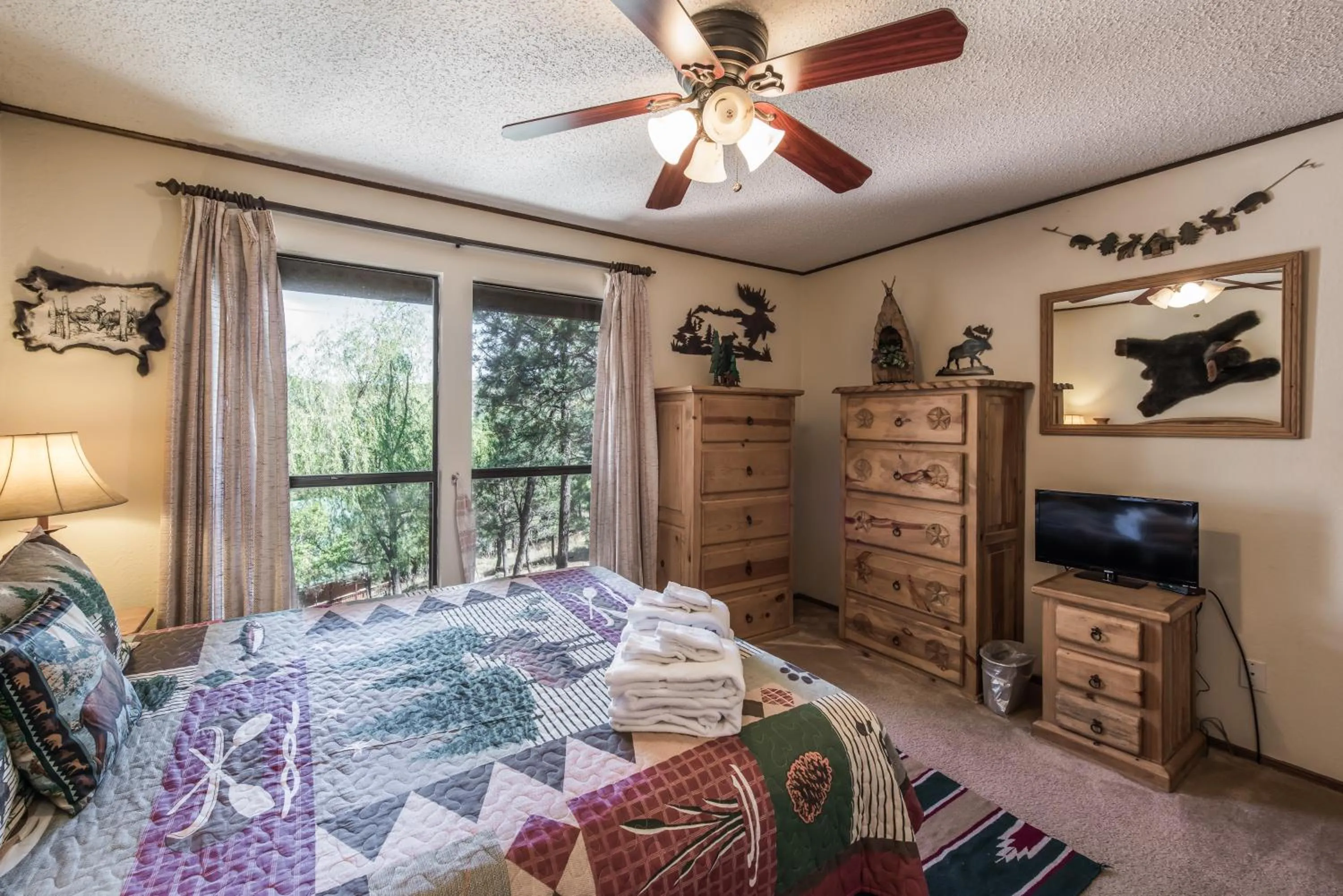 Bedroom, Bed in Cowboys, Indians and Outlaws