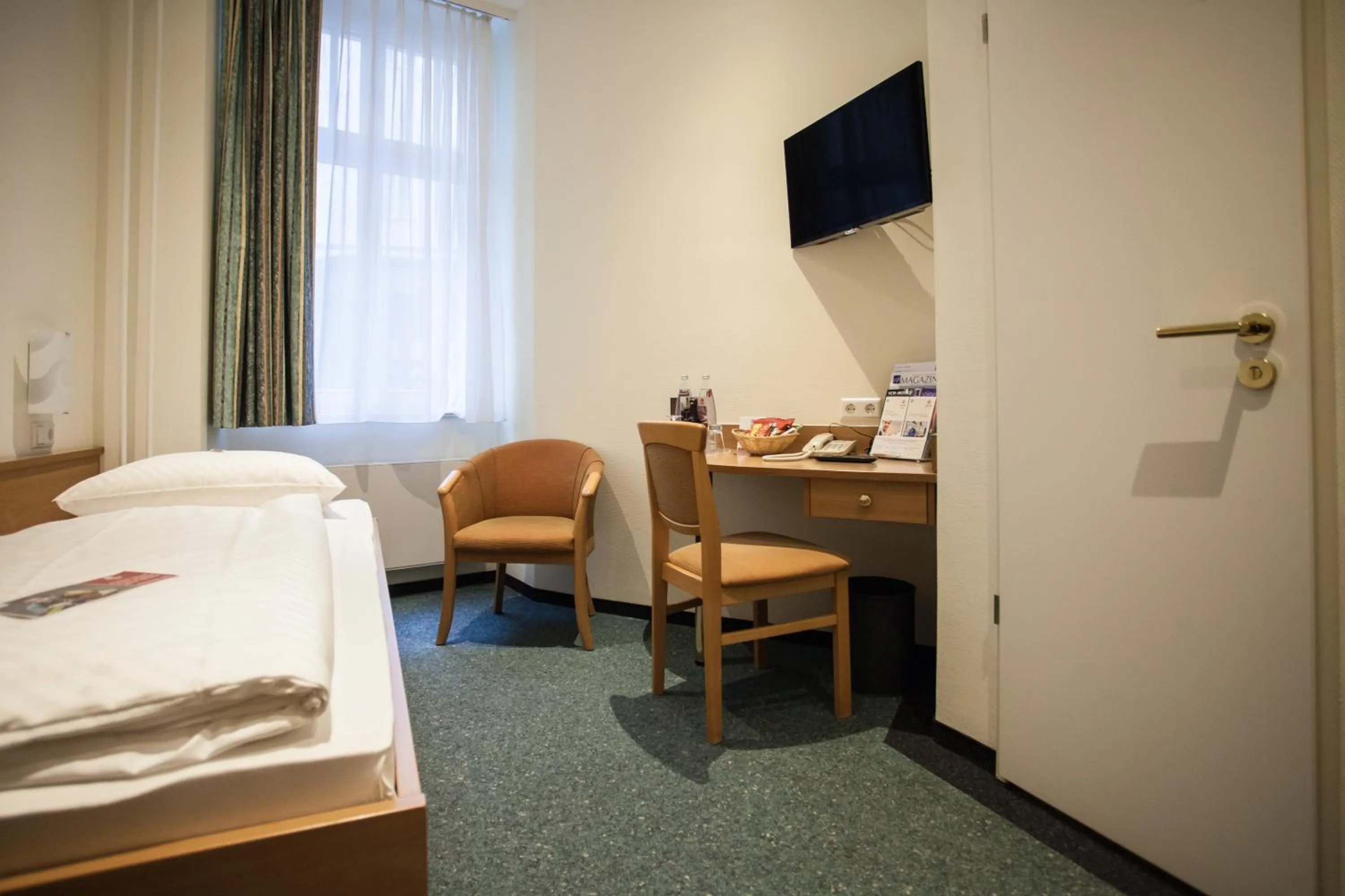 Photo of the whole room, Bed in martas Hotel Allegra Berlin