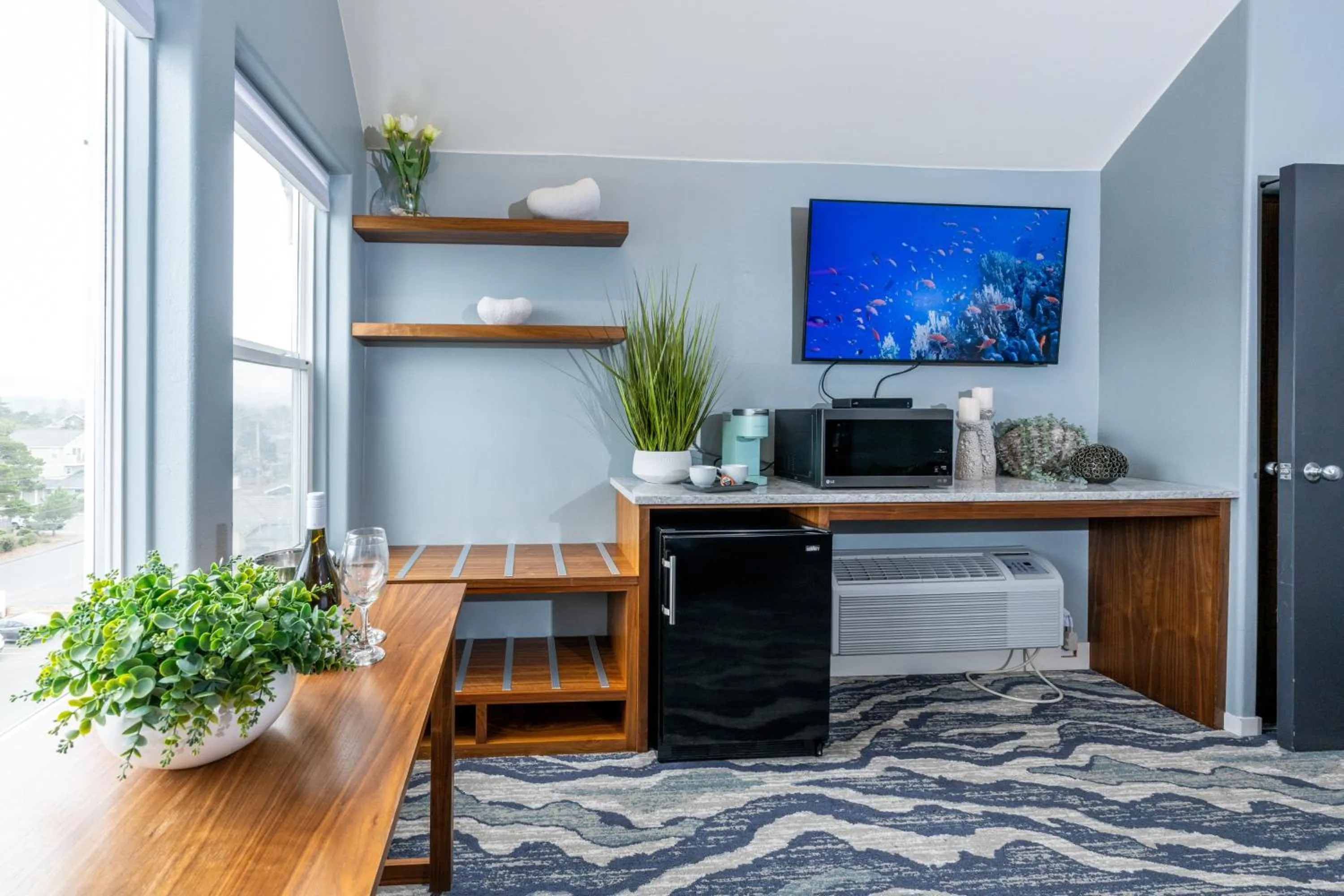 TV and multimedia in The Seaside Oceanfront Inn