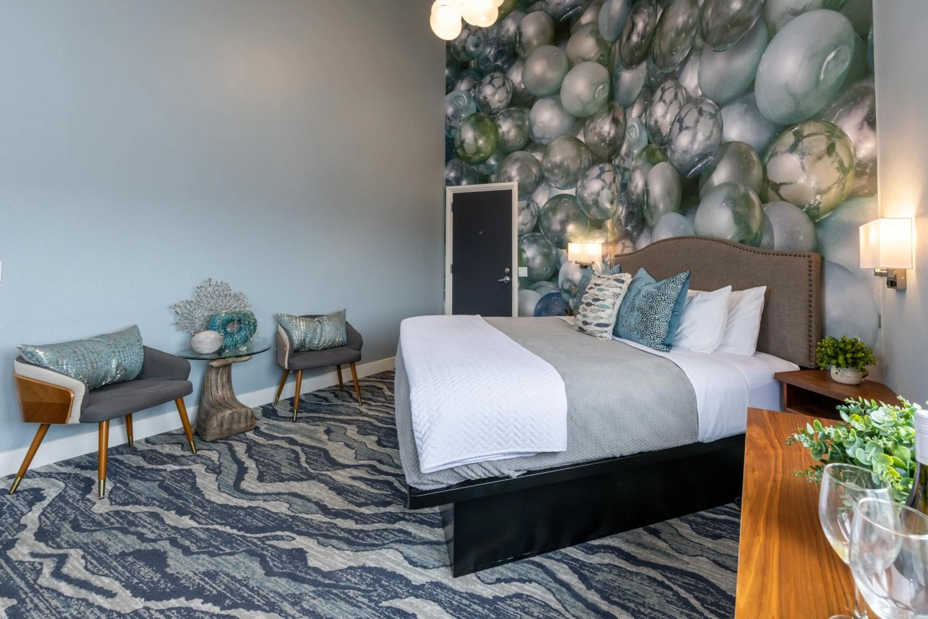 Bed in The Seaside Oceanfront Inn