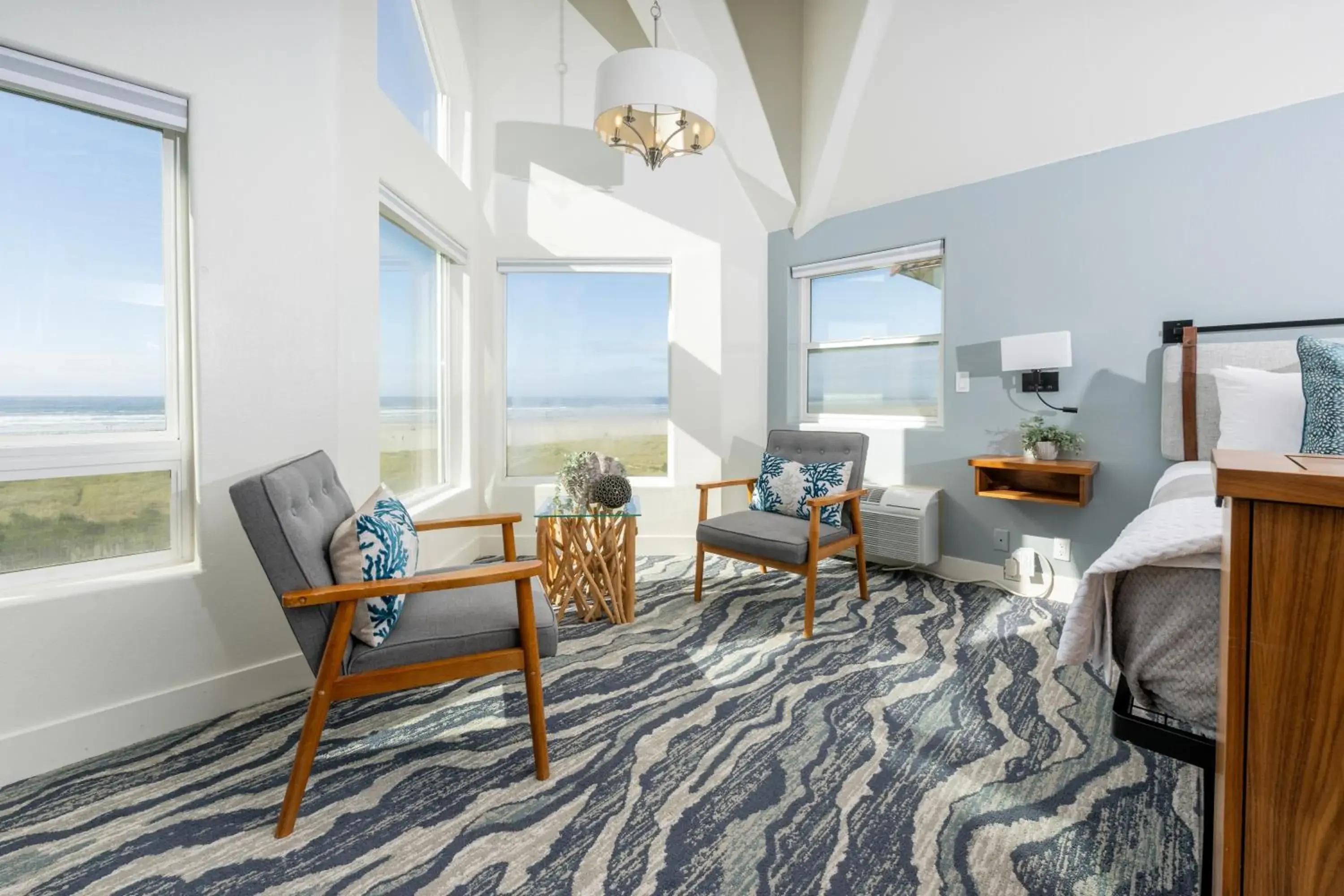 Deluxe Suite with Sea View in The Seaside Oceanfront Inn Deluxe Suite with Sea View in The Seaside Oceanfront Inn