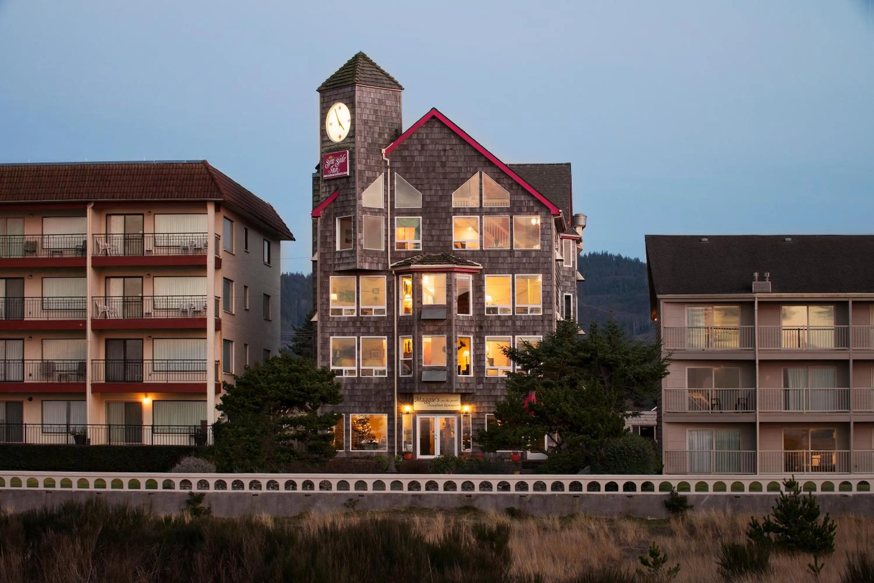 Facade/entrance in The Seaside Oceanfront Inn
