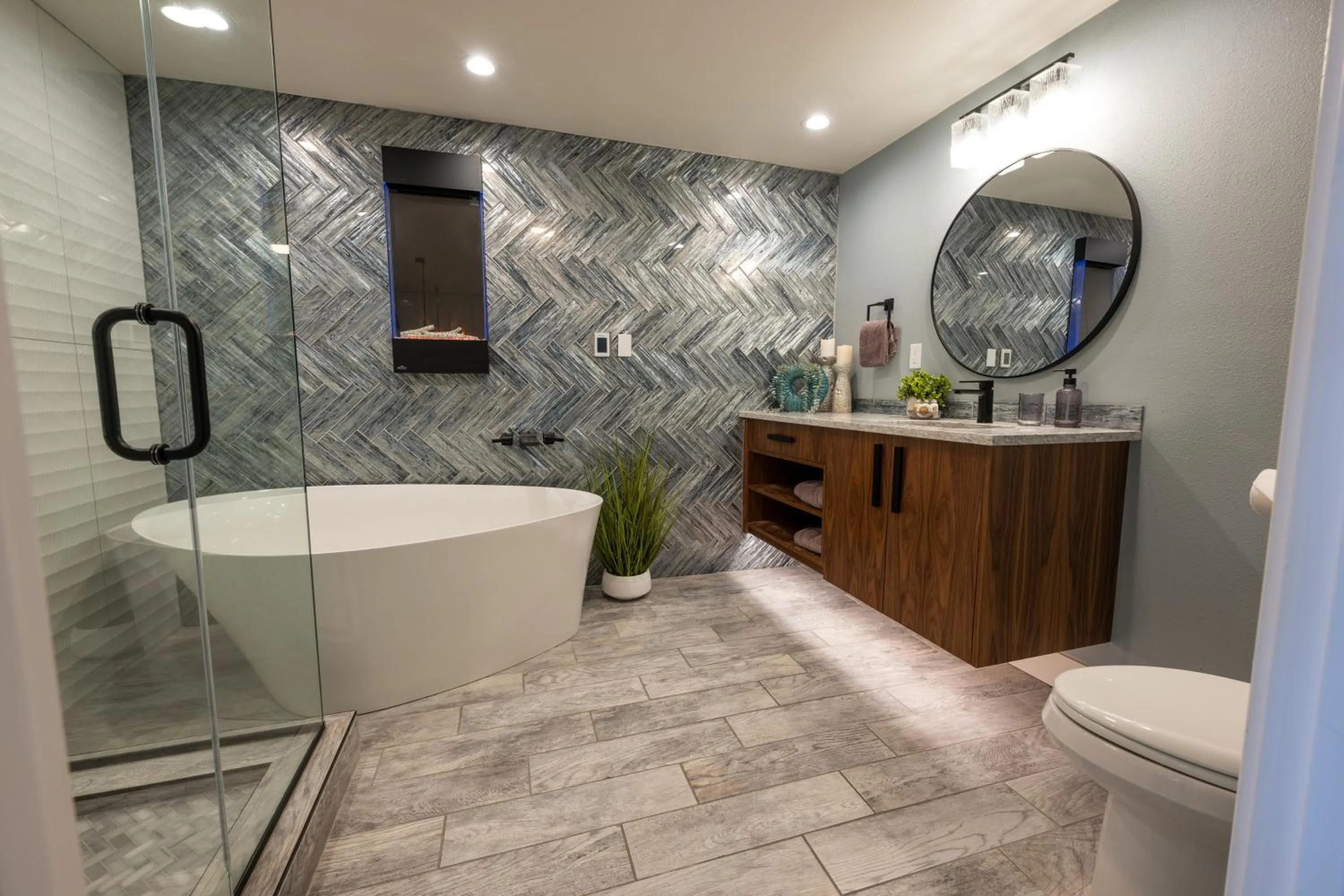 Shower in The Seaside Oceanfront Inn