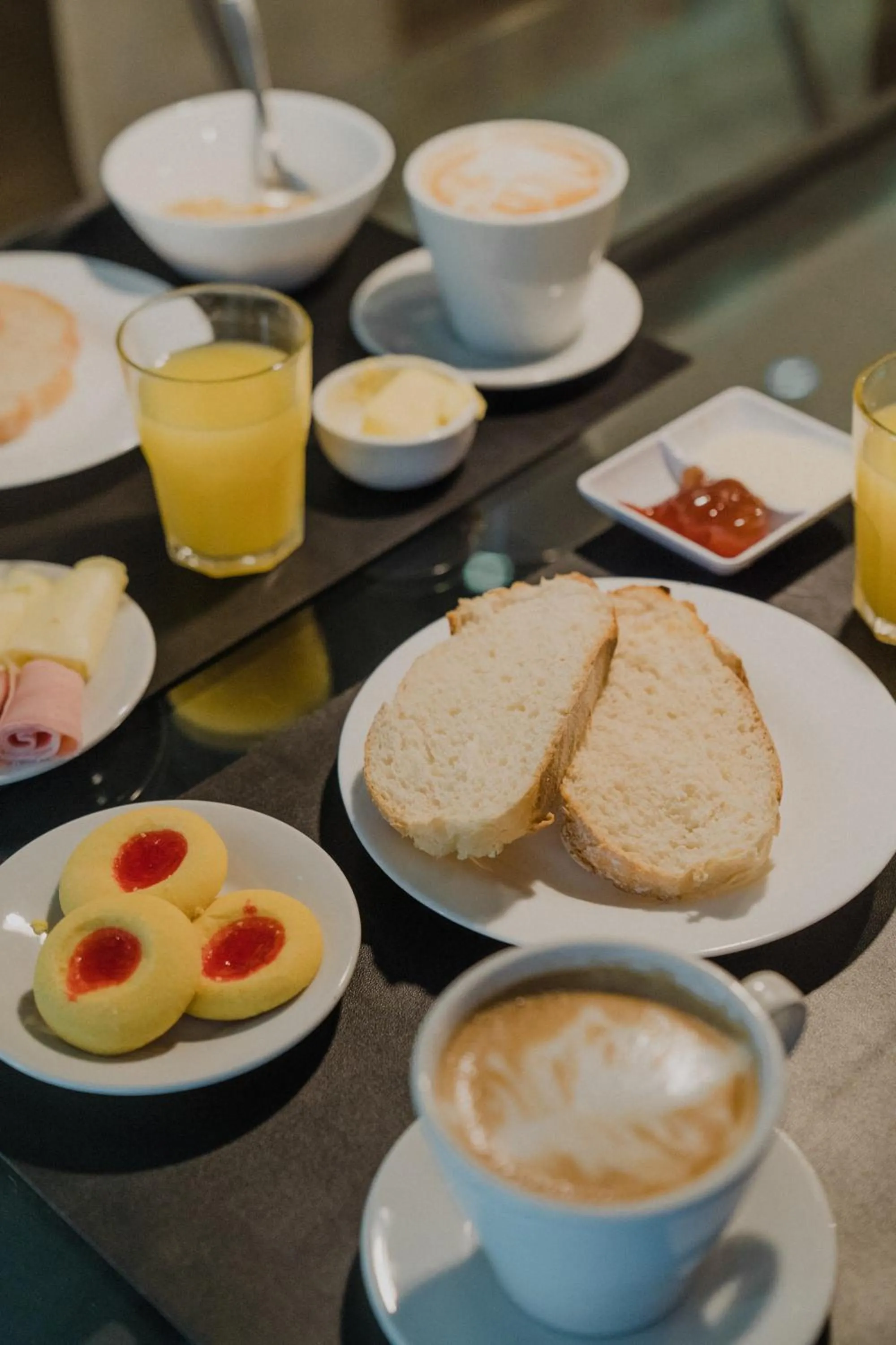 Breakfast in Quijano Hotel - Aparts & Suites