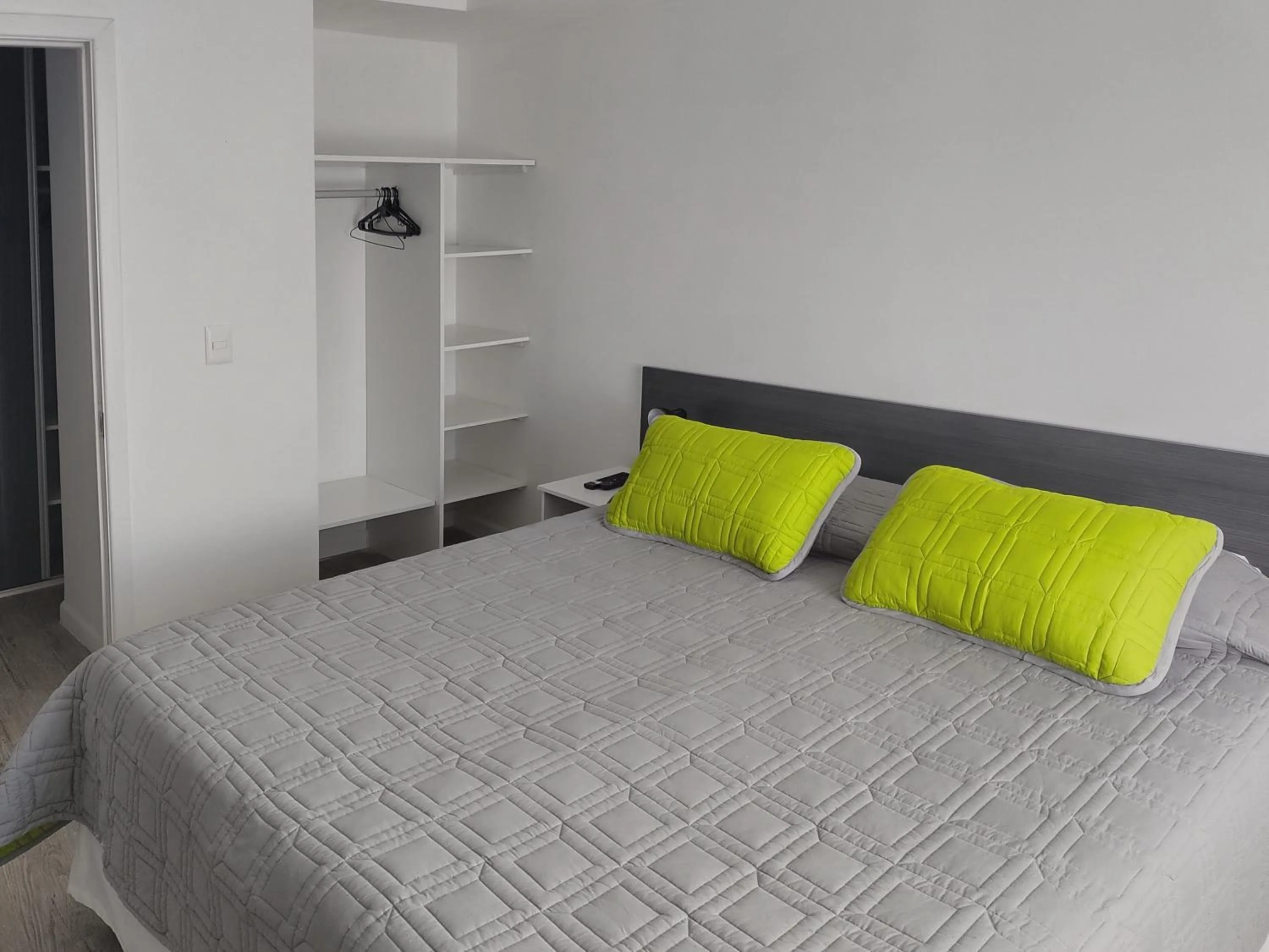 Photo of the whole room, Bed in Quijano Hotel - Aparts & Suites