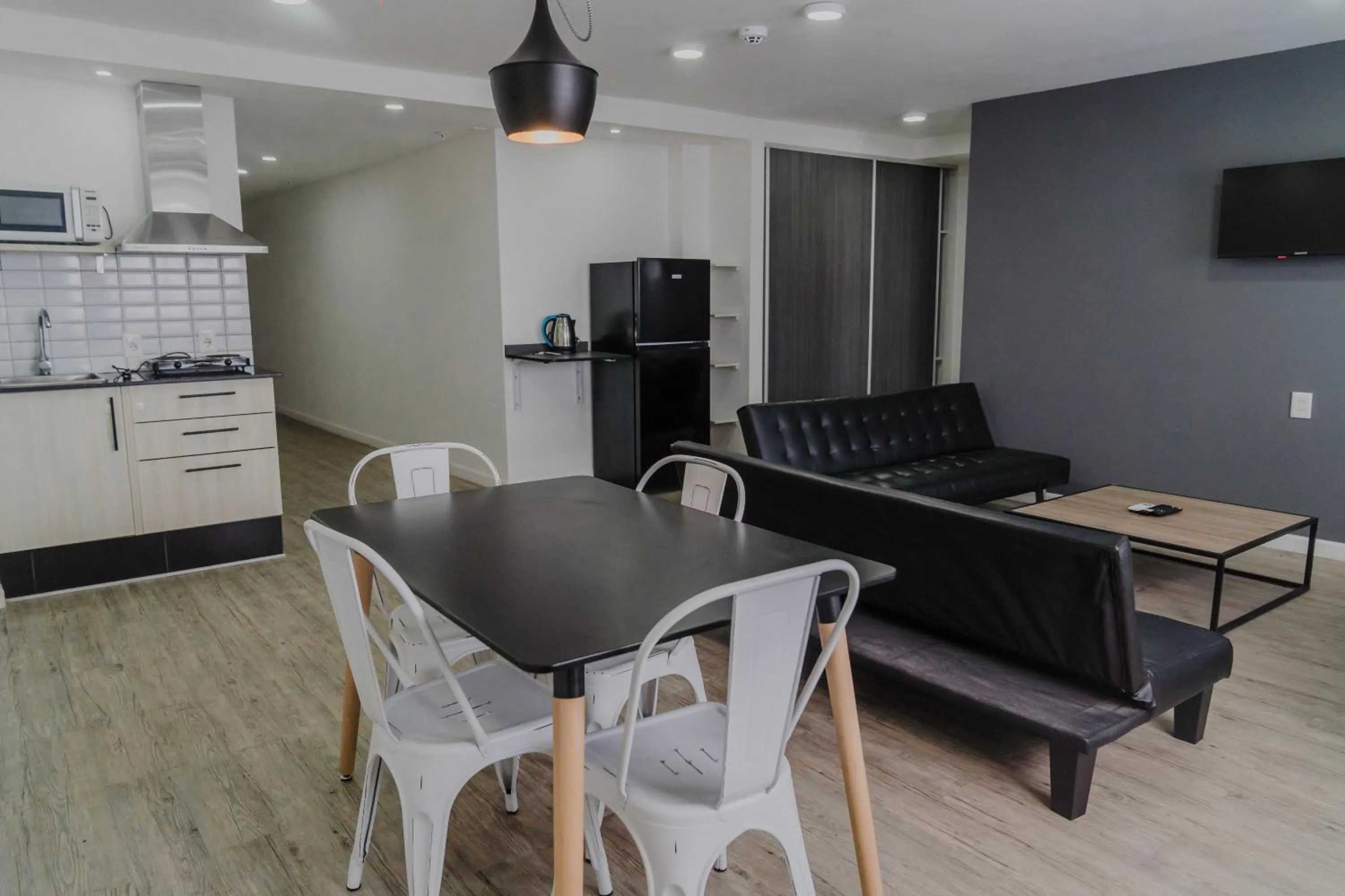 TV and multimedia in Quijano Hotel - Aparts & Suites