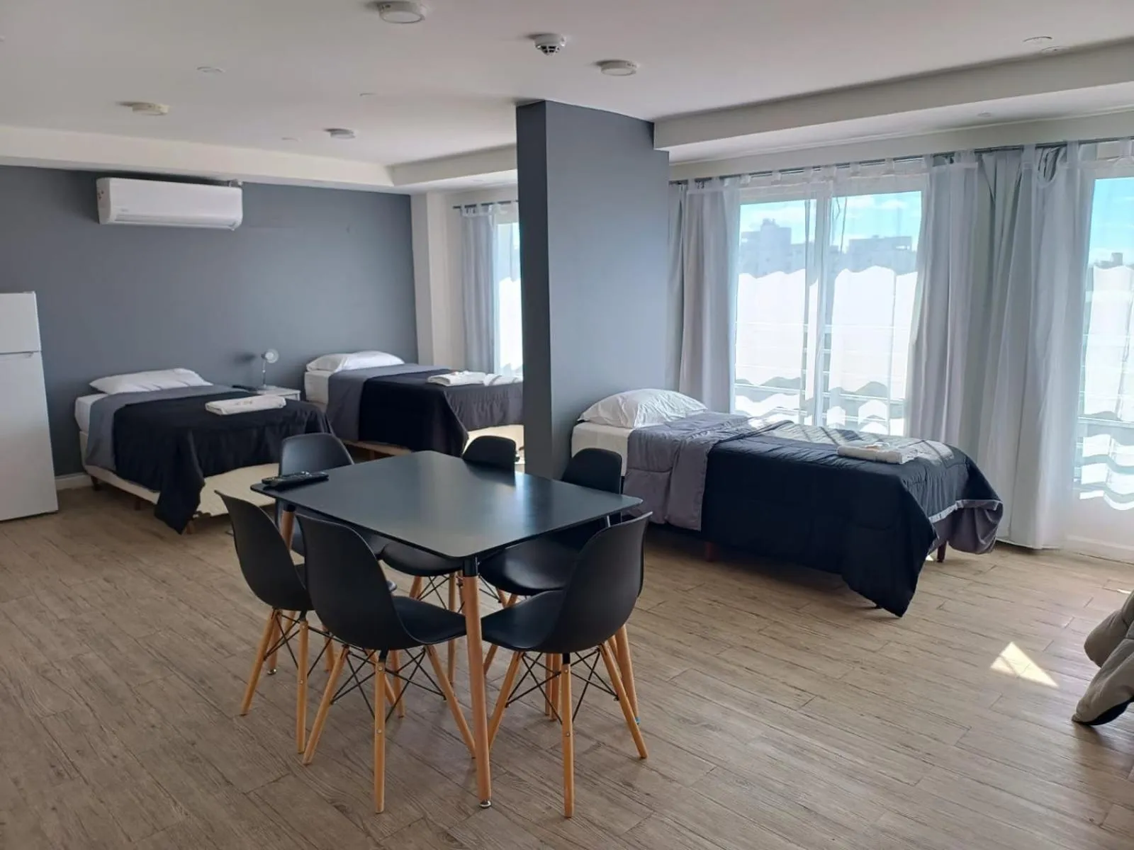 Living room, Bed in Quijano Hotel - Aparts & Suites