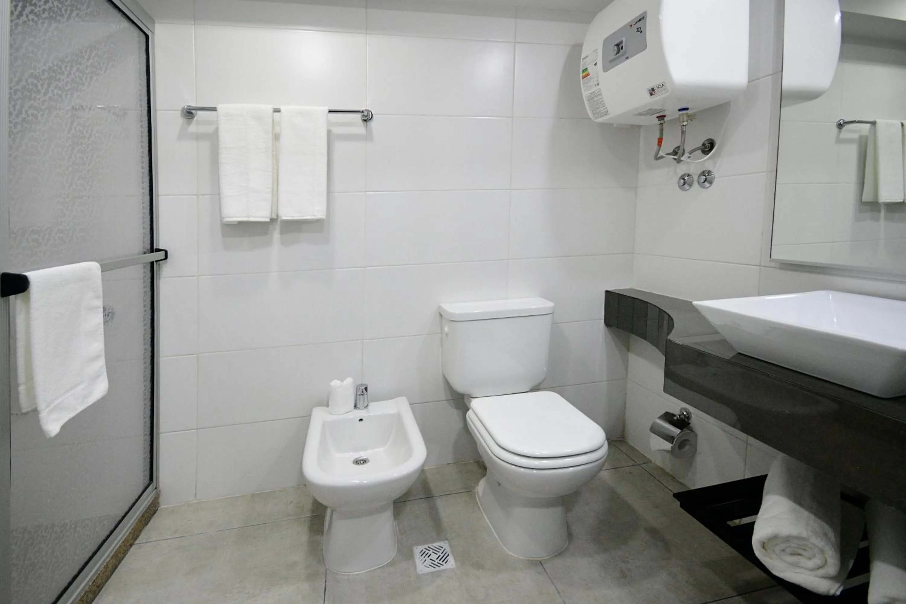 Bathroom in Quijano Hotel - Aparts & Suites