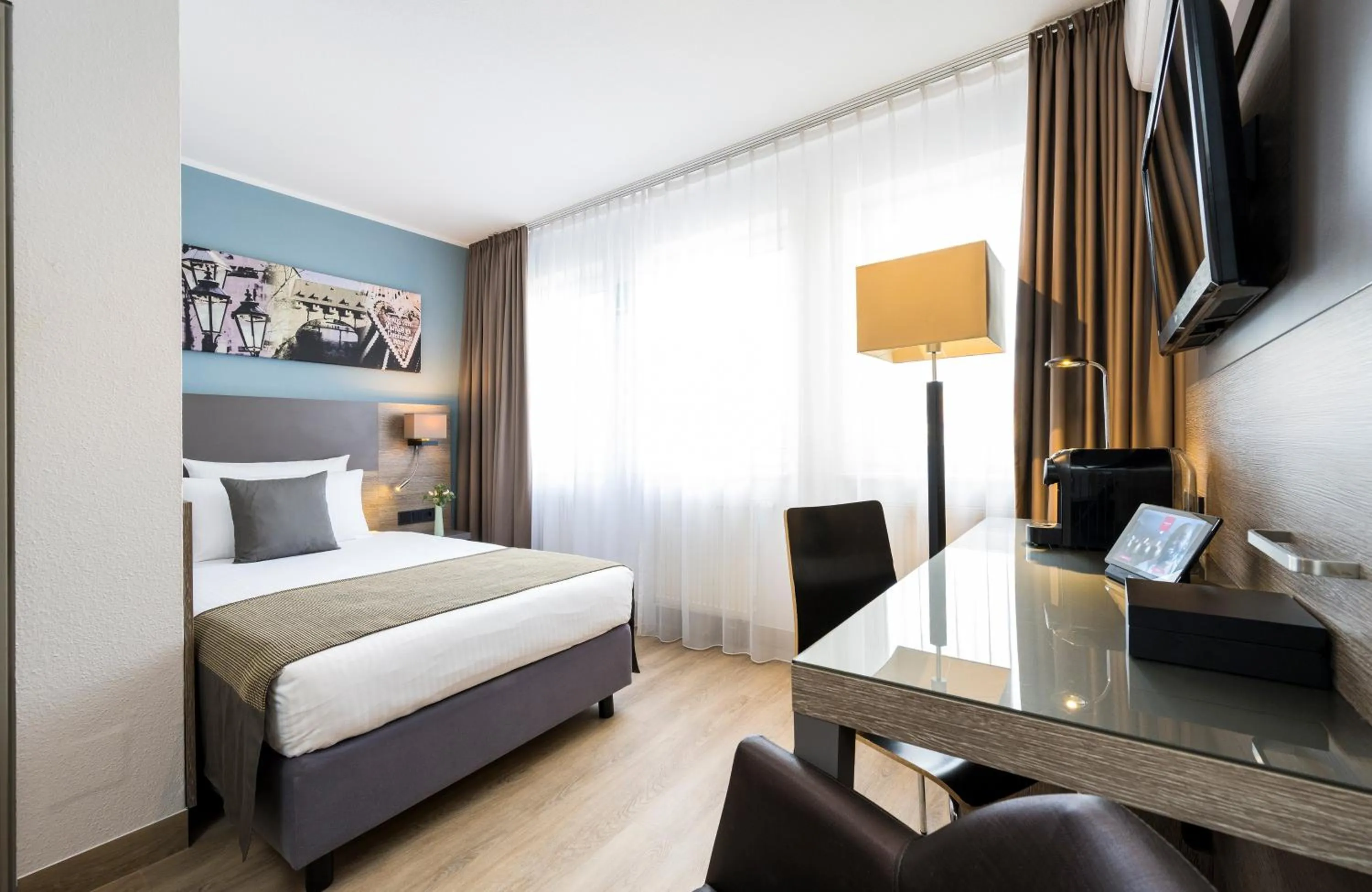 Photo of the whole room, Bed in Leonardo Hotel Nürnberg