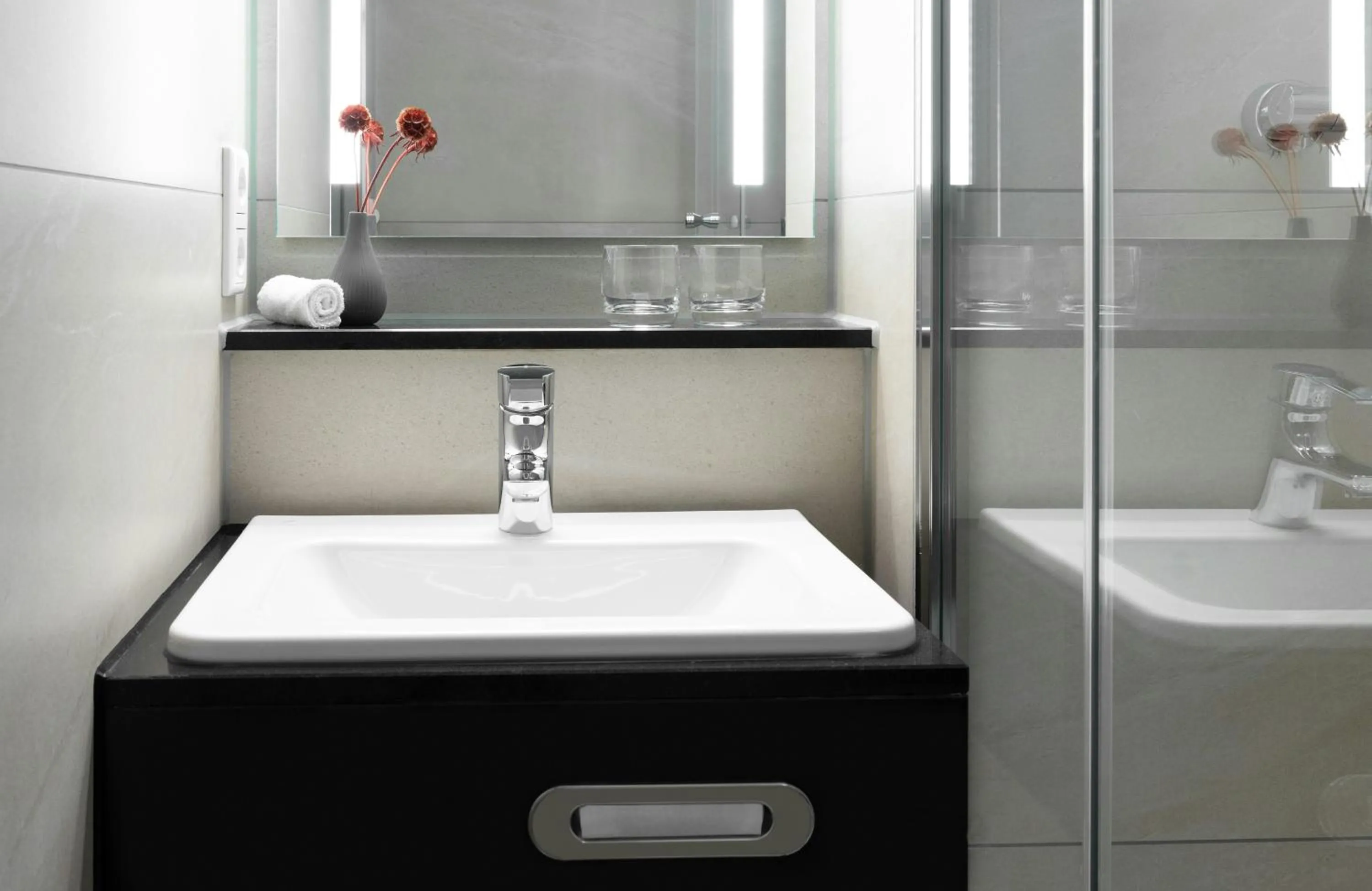 Bathroom in Leonardo Hotel Nürnberg