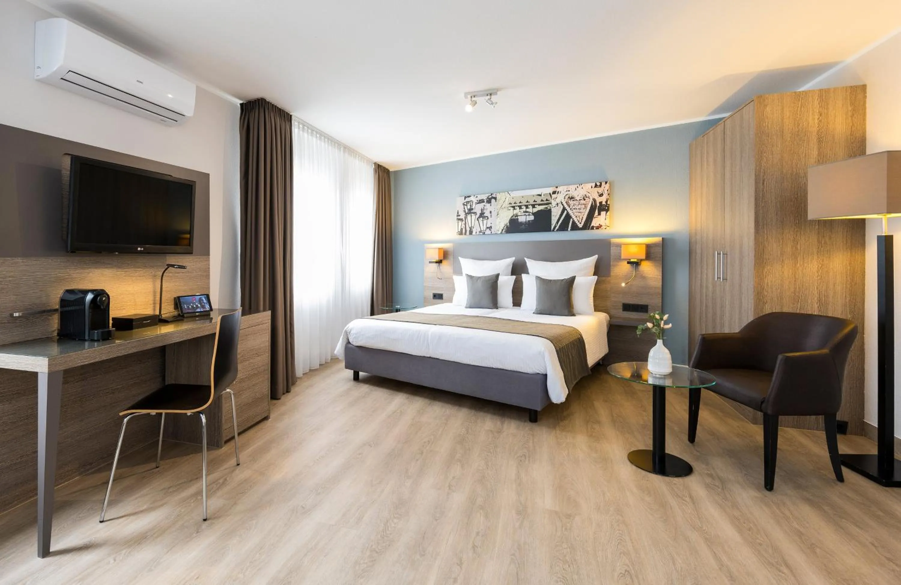 Photo of the whole room, Bed in Leonardo Hotel Nürnberg