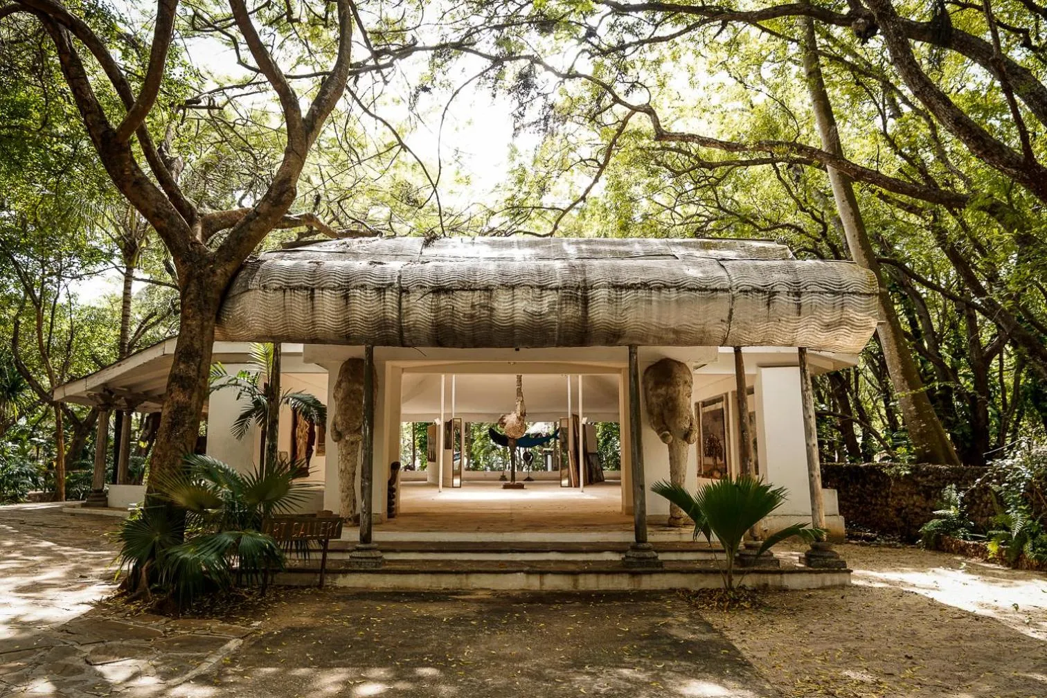 Facade/entrance in White Elephant Sea Lodge