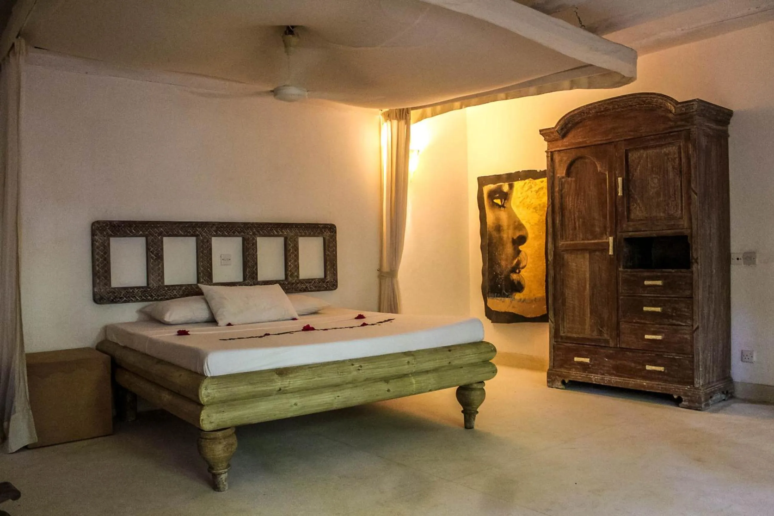 Bedroom, Bed in White Elephant Sea Lodge