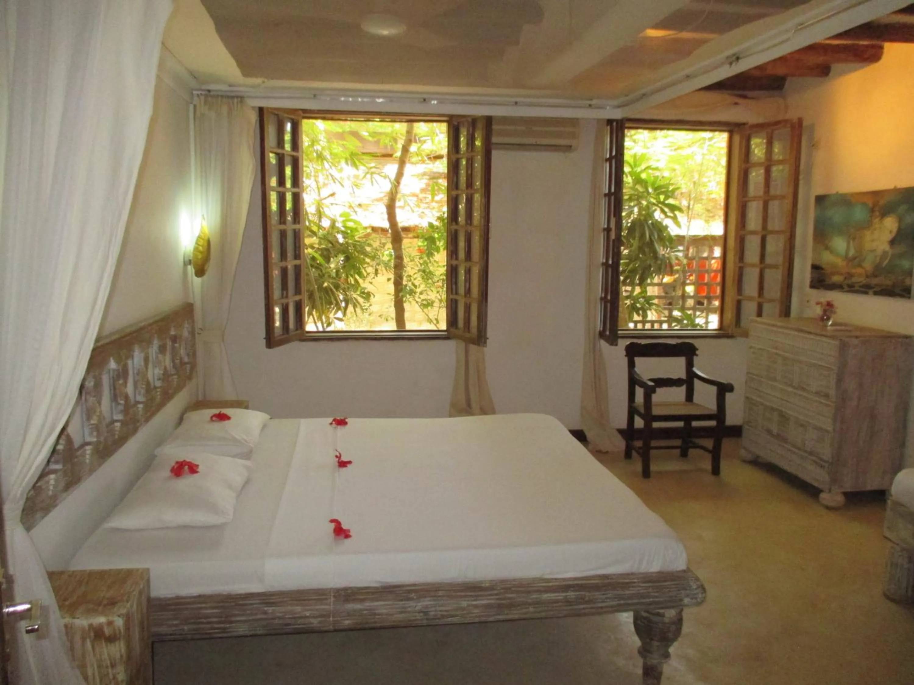 Bedroom, Bed in White Elephant Sea Lodge