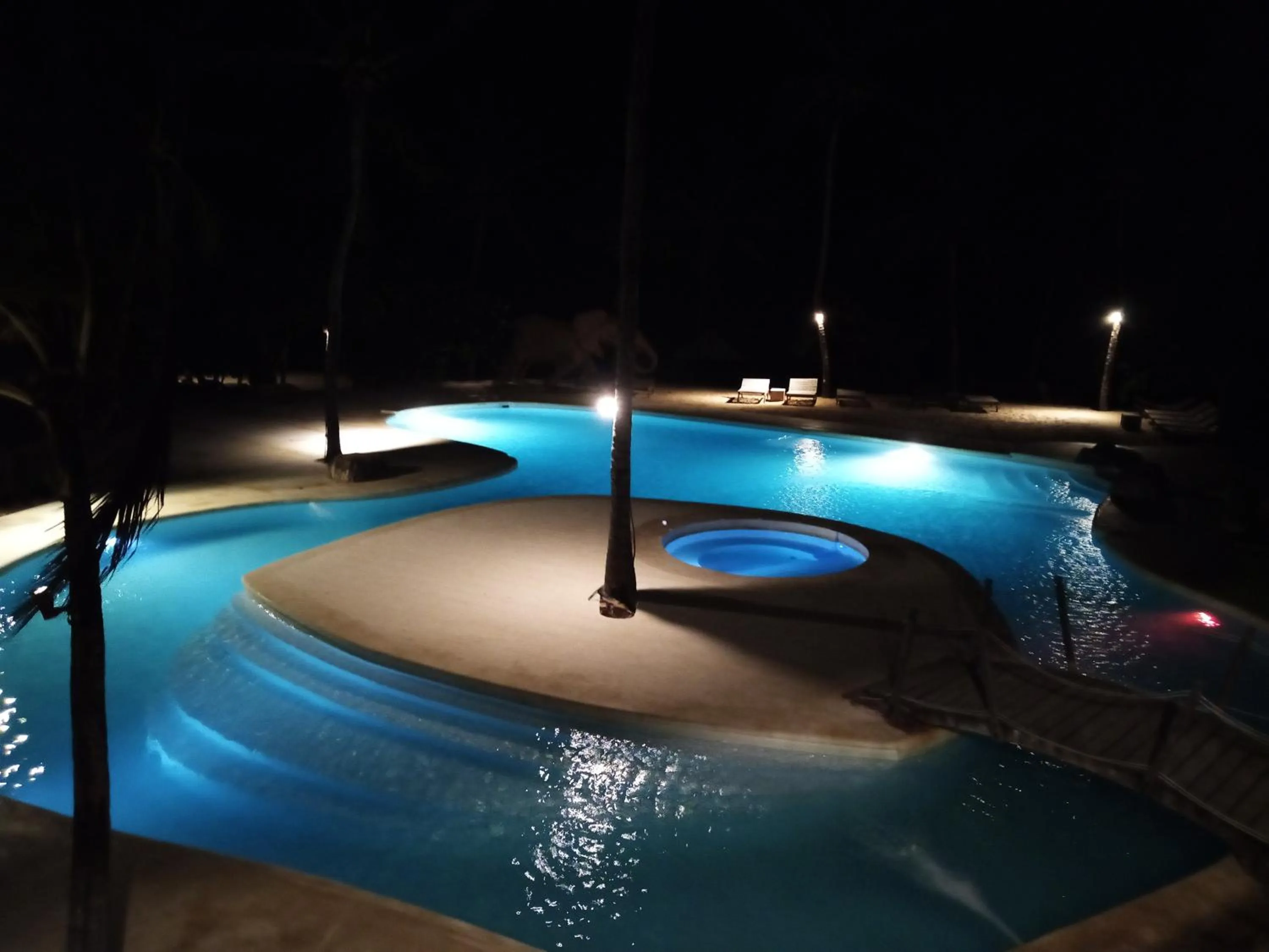 Swimming pool in White Elephant Sea Lodge
