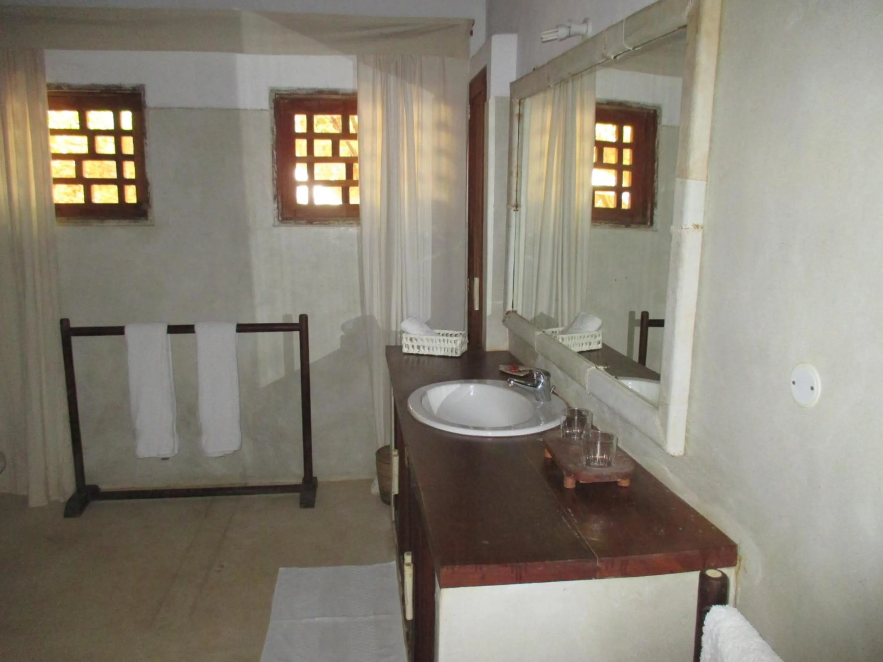 Bathroom in White Elephant Sea Lodge