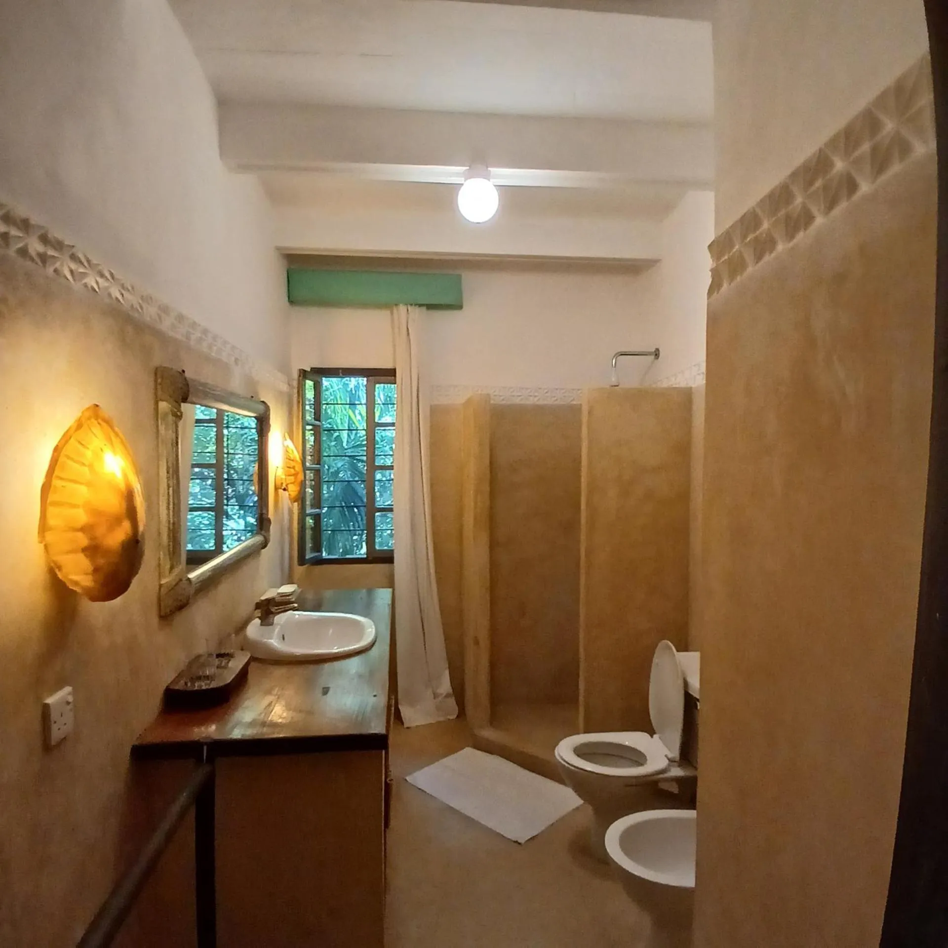 Bathroom in White Elephant Sea Lodge