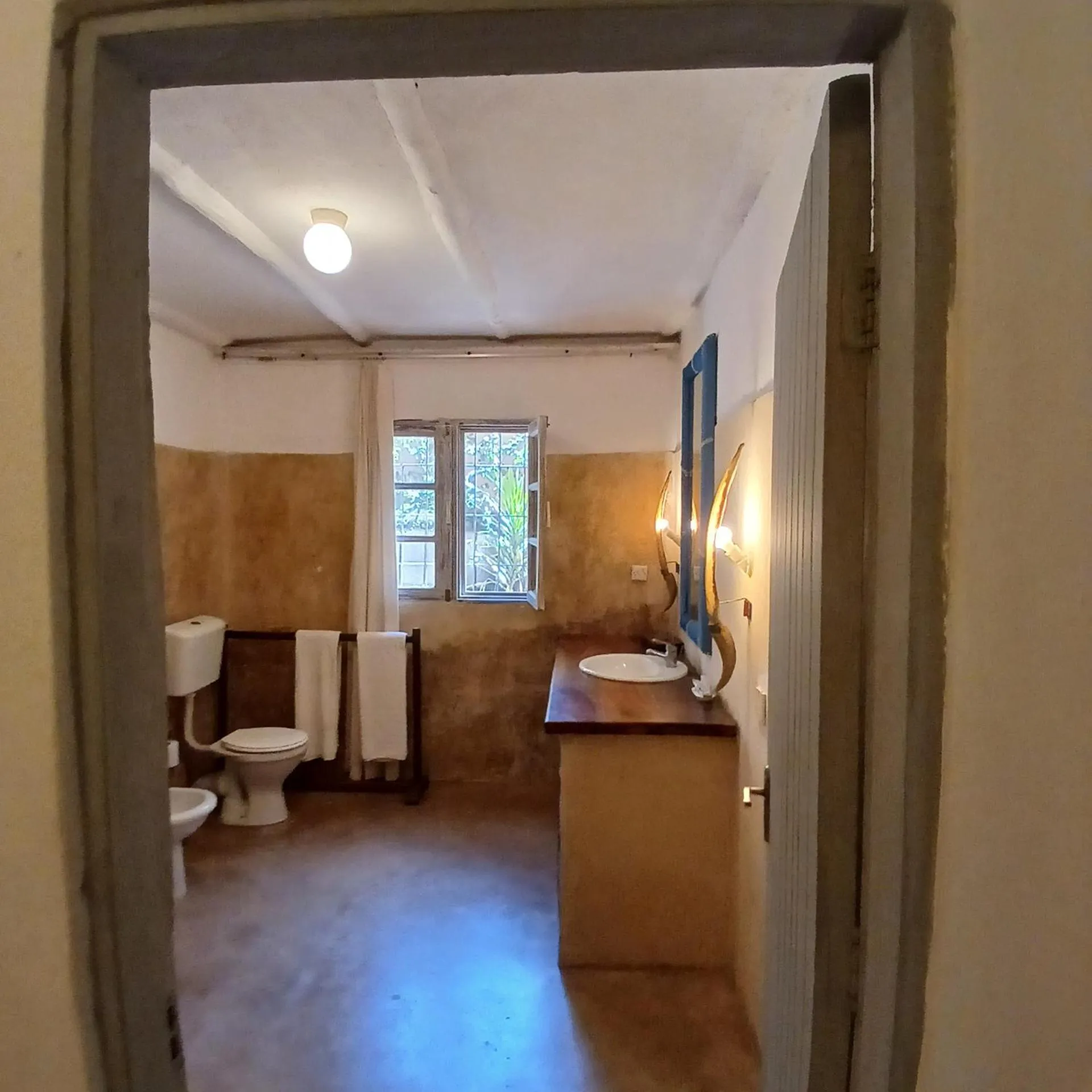 Bathroom in White Elephant Sea Lodge