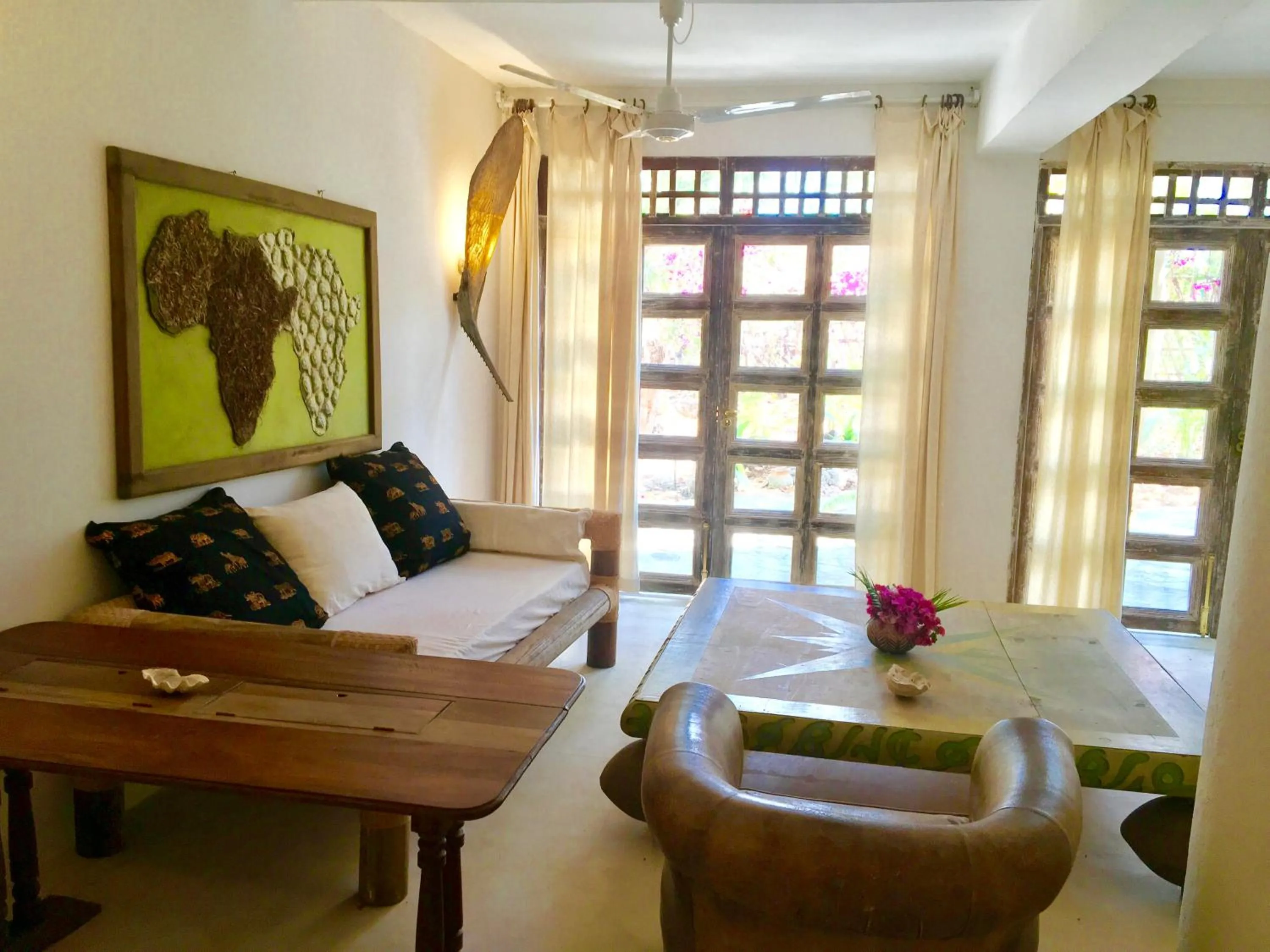 Living room, Bed in White Elephant Sea Lodge