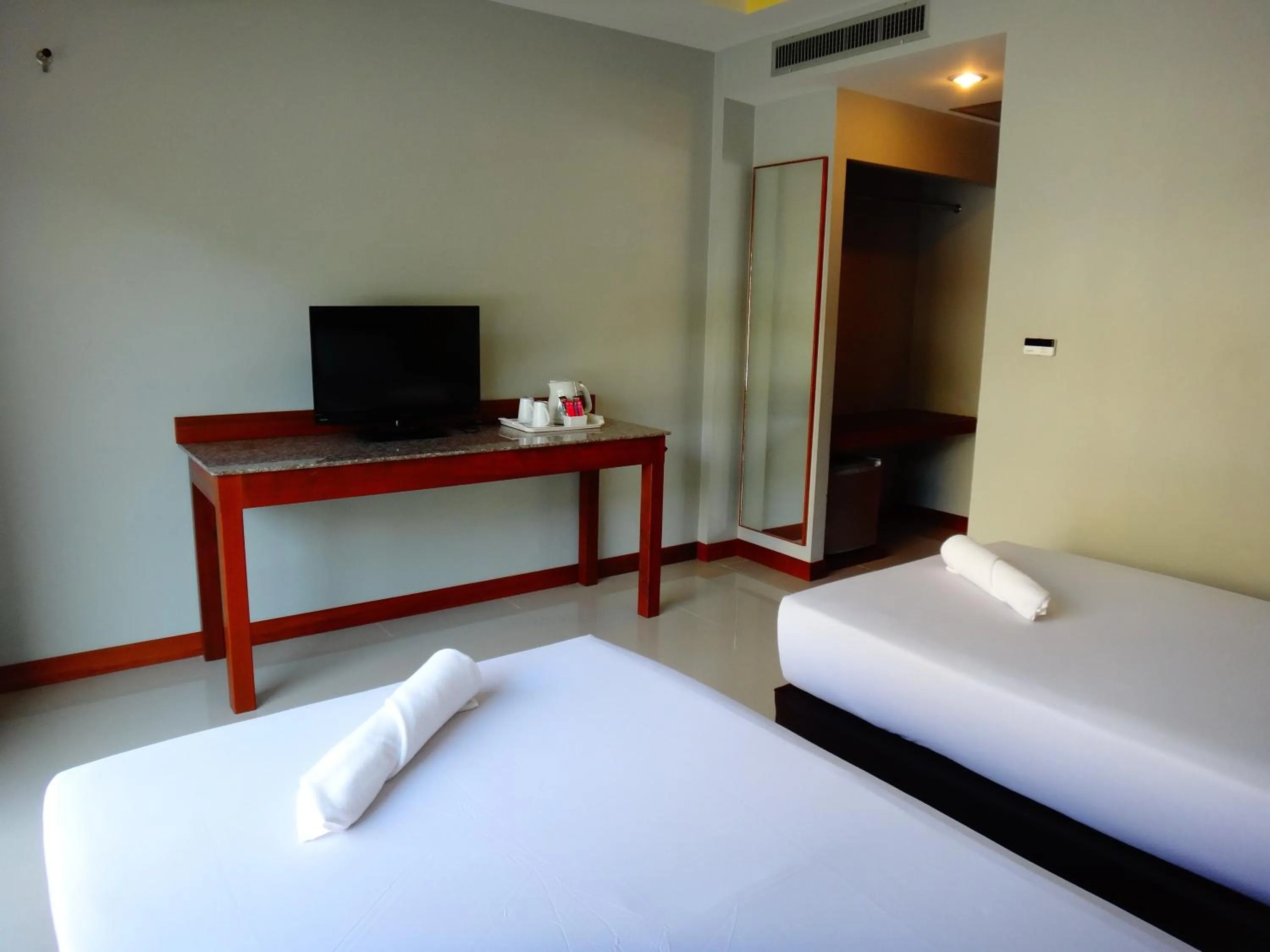 Bed in Phangan Pearl Villa