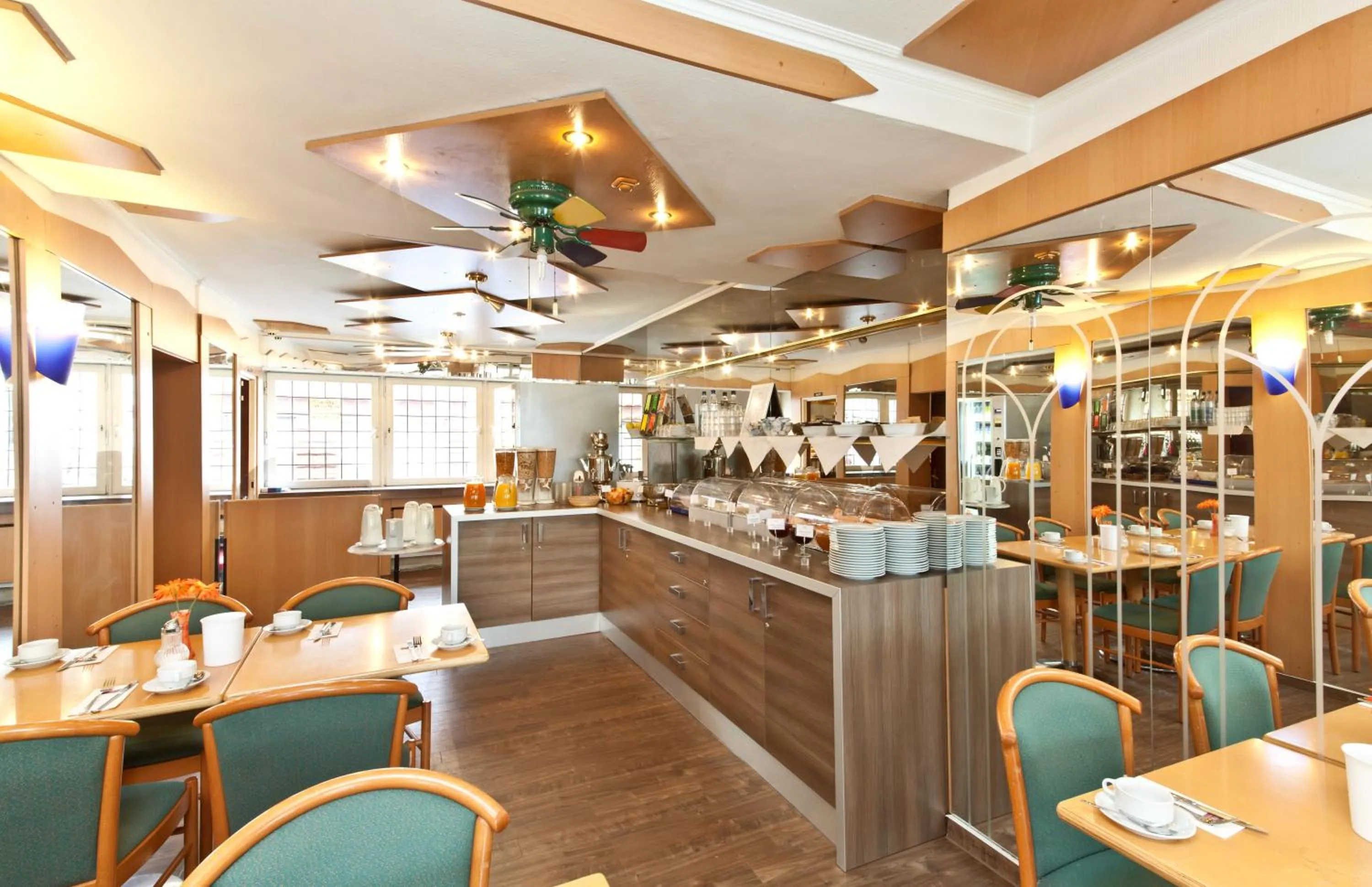 Restaurant/places to eat in Hotel Primus Frankfurt Sachsenhausen