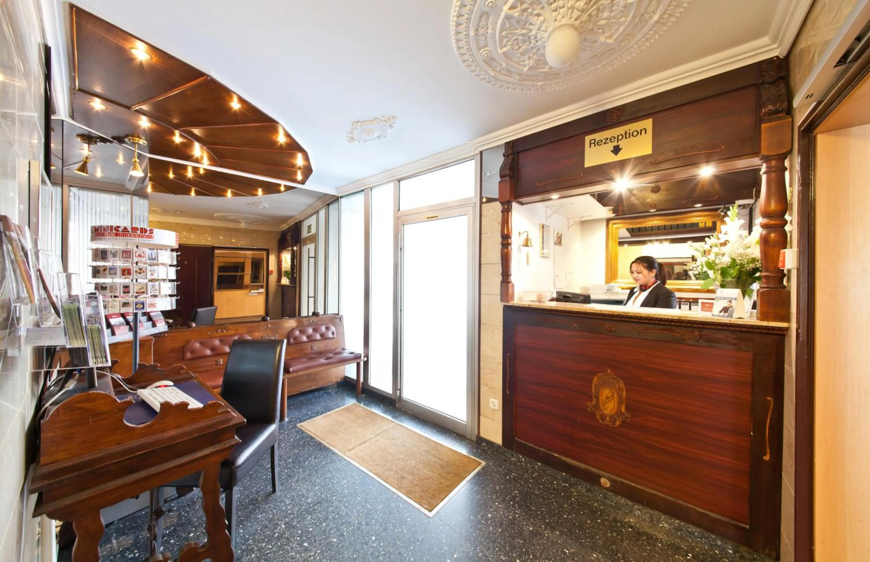 Staff in Hotel Primus Frankfurt Sachsenhausen