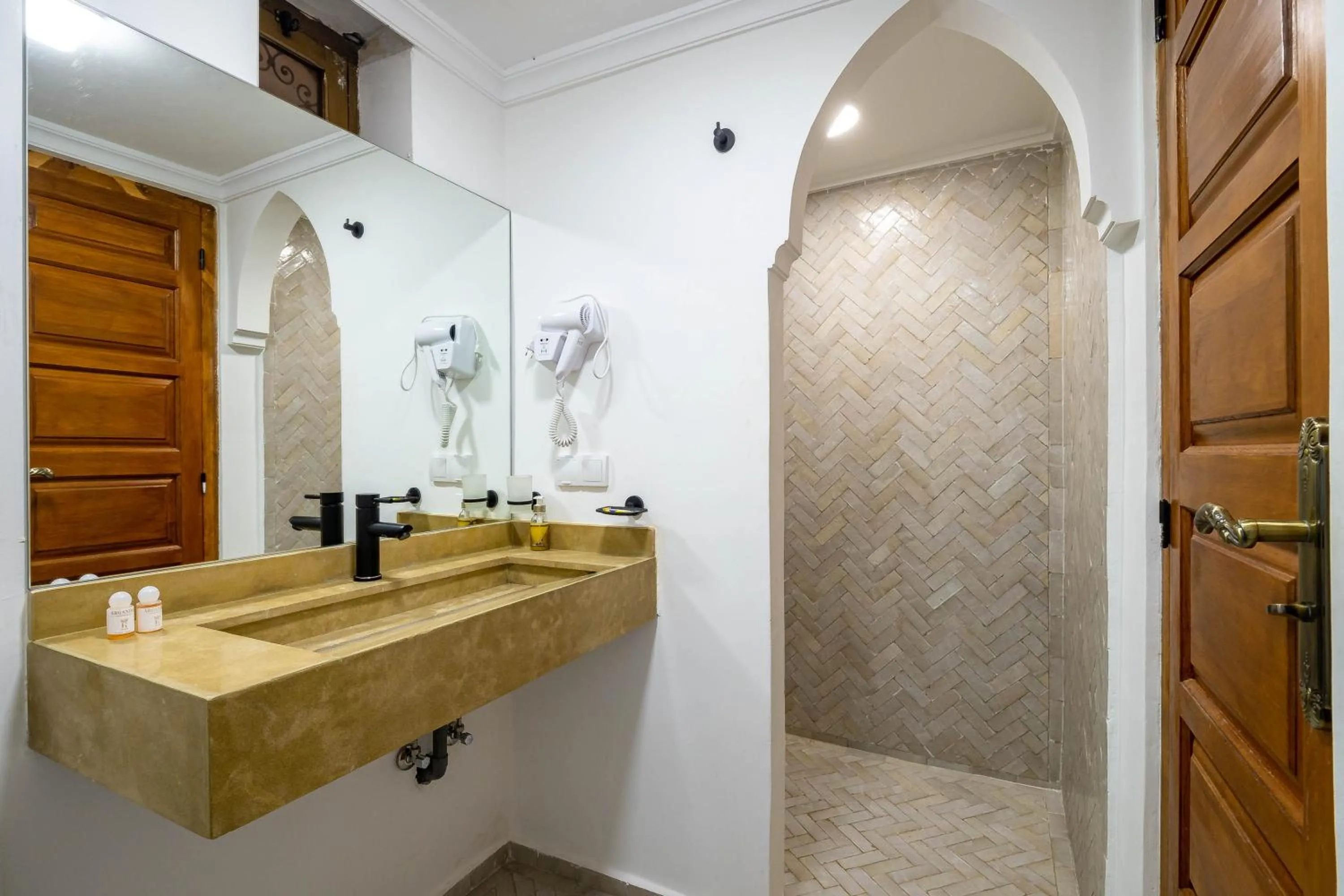 Shower in Riad La Croix Berbere Deluxe